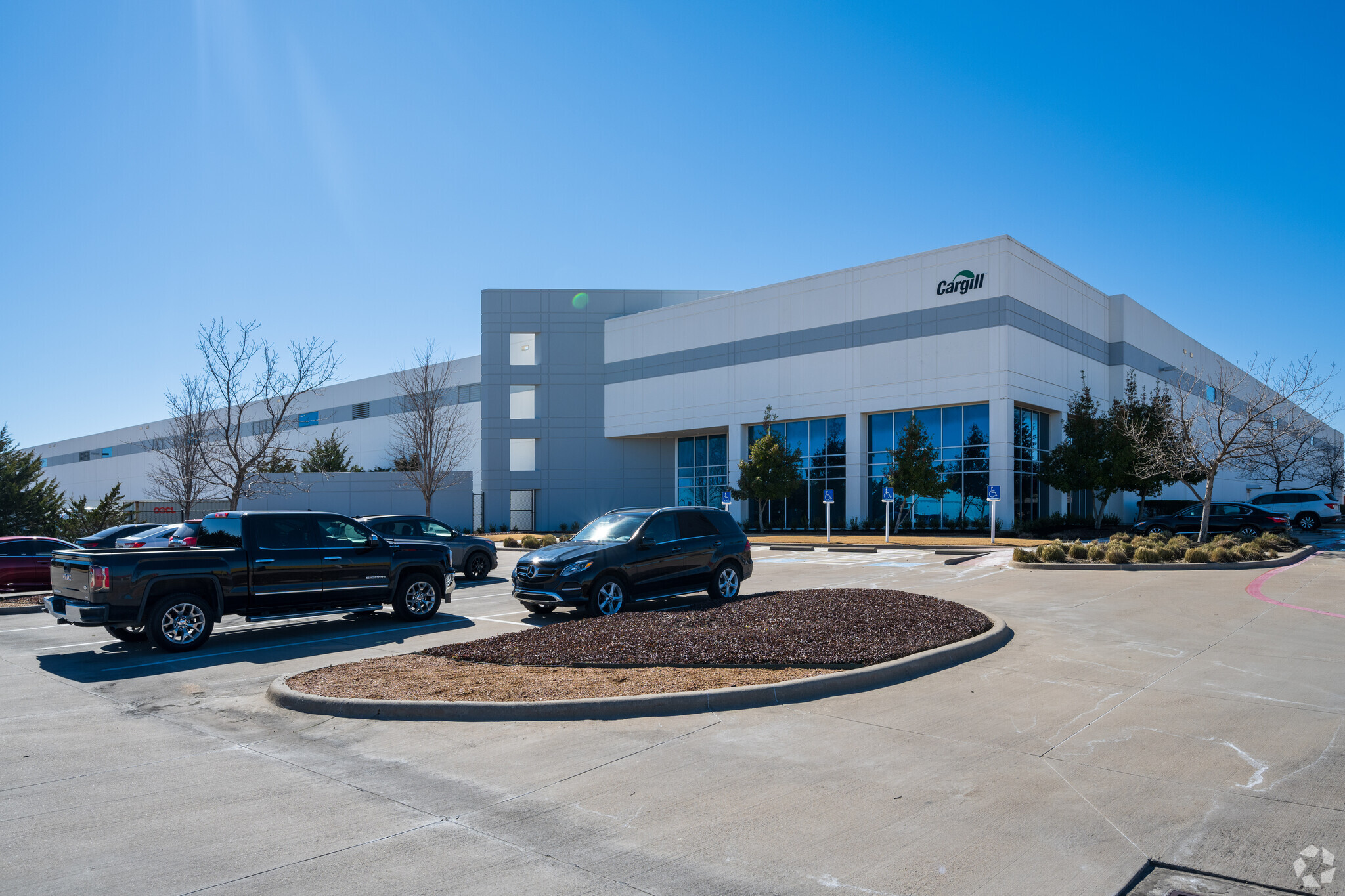 O'Reilly Automotive Stores purchased Westport 20, a four-star, 562,500-square-foot warehouse at 1200 Intermodal Parkway in Haslet, Texas. (CoStar)