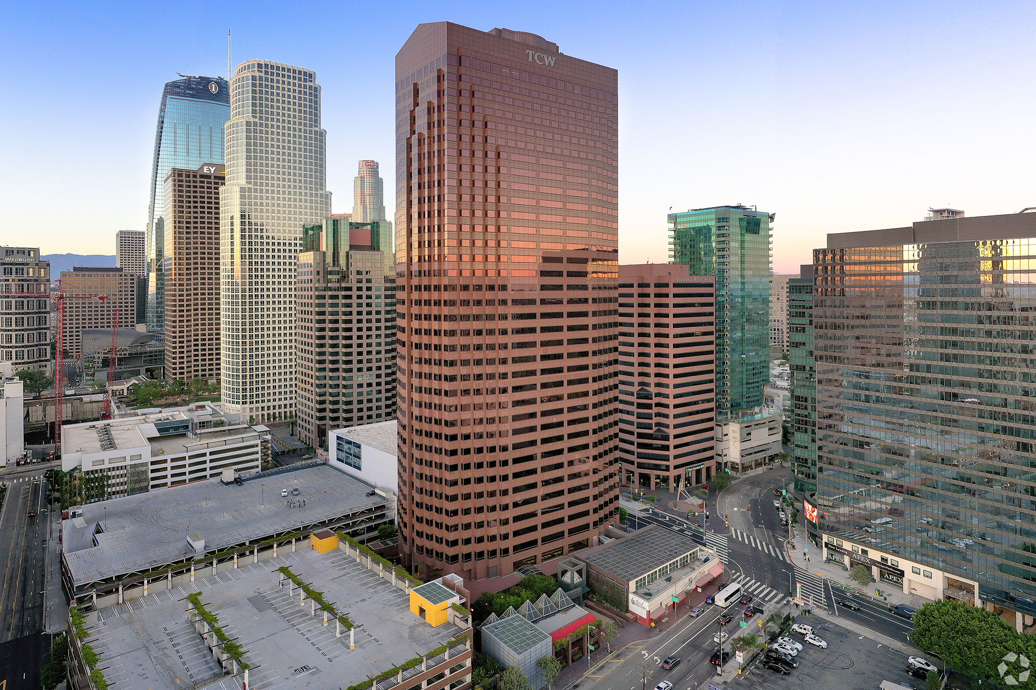 Manulife US REIT’s 865 S. Figueroa St. in Los Angeles experienced the sharpest value decline among its holdings in 2022. (CoStar)