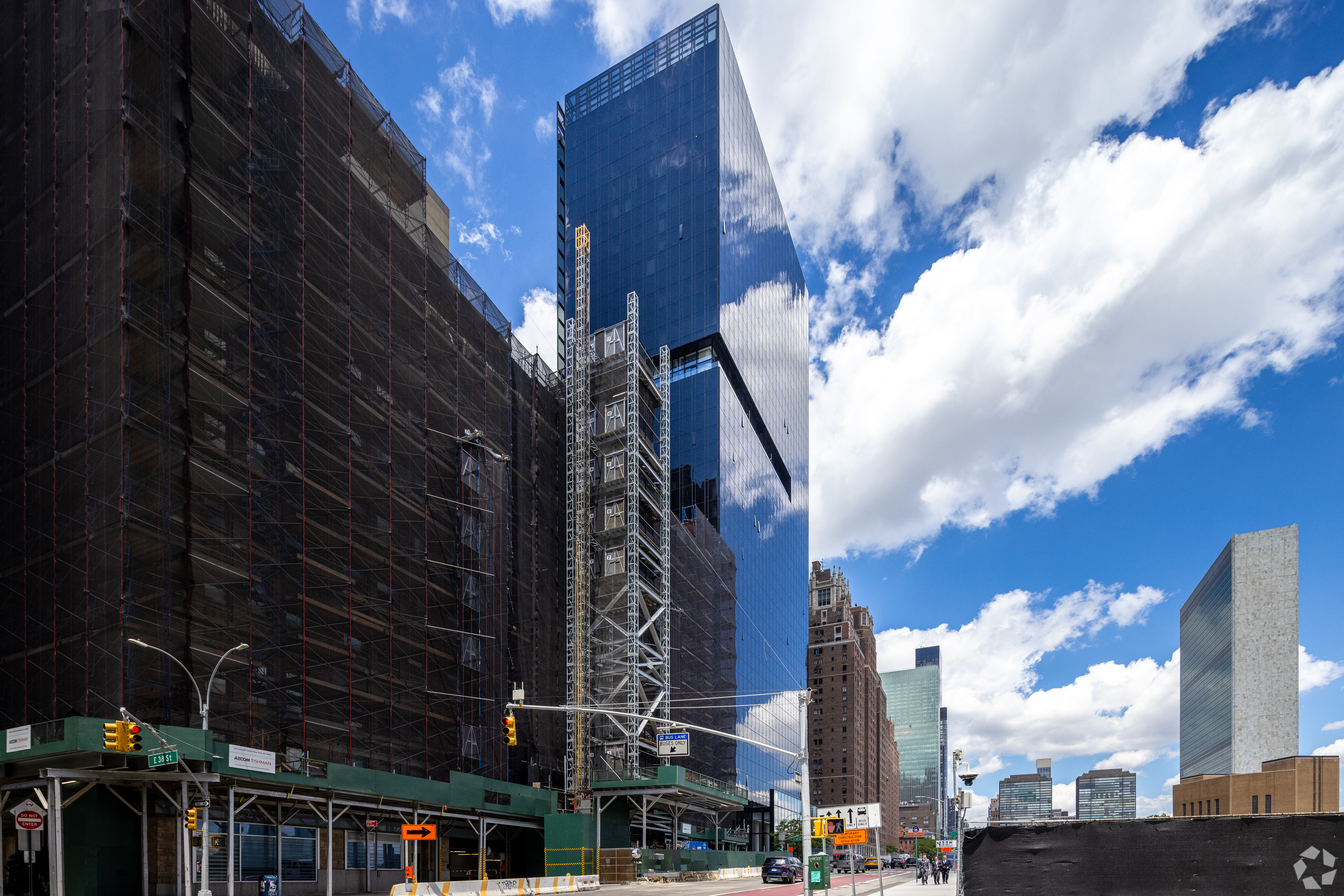 A luxury apartment building in Manhattan that would be part of a portfolio for a new proposed Toronto-listed REIT. (CoStar)