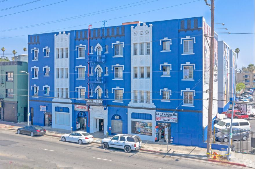 The apartments were built in 1927 on nearly nine-tenths of an acre in the Hollywood multifamily market of Los Angeles County. (CoStar)