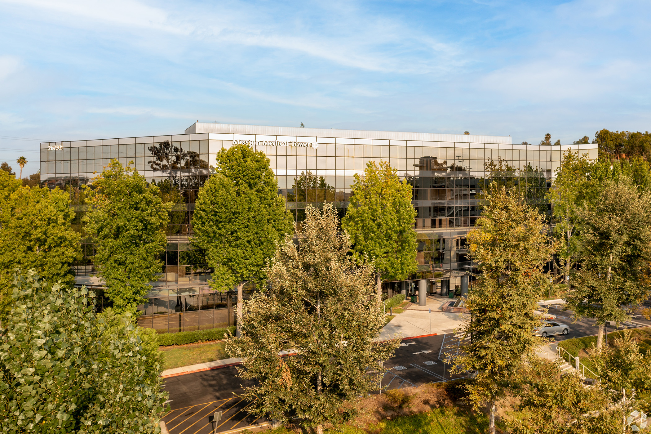 The five-story Mission Medical Tower in Mission Viejo, California, is among four buildings acquired by a joint venture led by CBRE Investment Management. (CoStar)