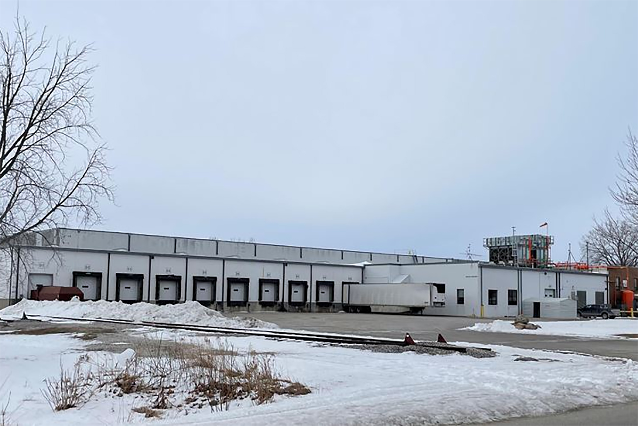 Americold Realty Trust, which owns this cold-storage facility in Fort Dodge, Iowa, reported a second-quarter profit after raising prices. (CoStar)