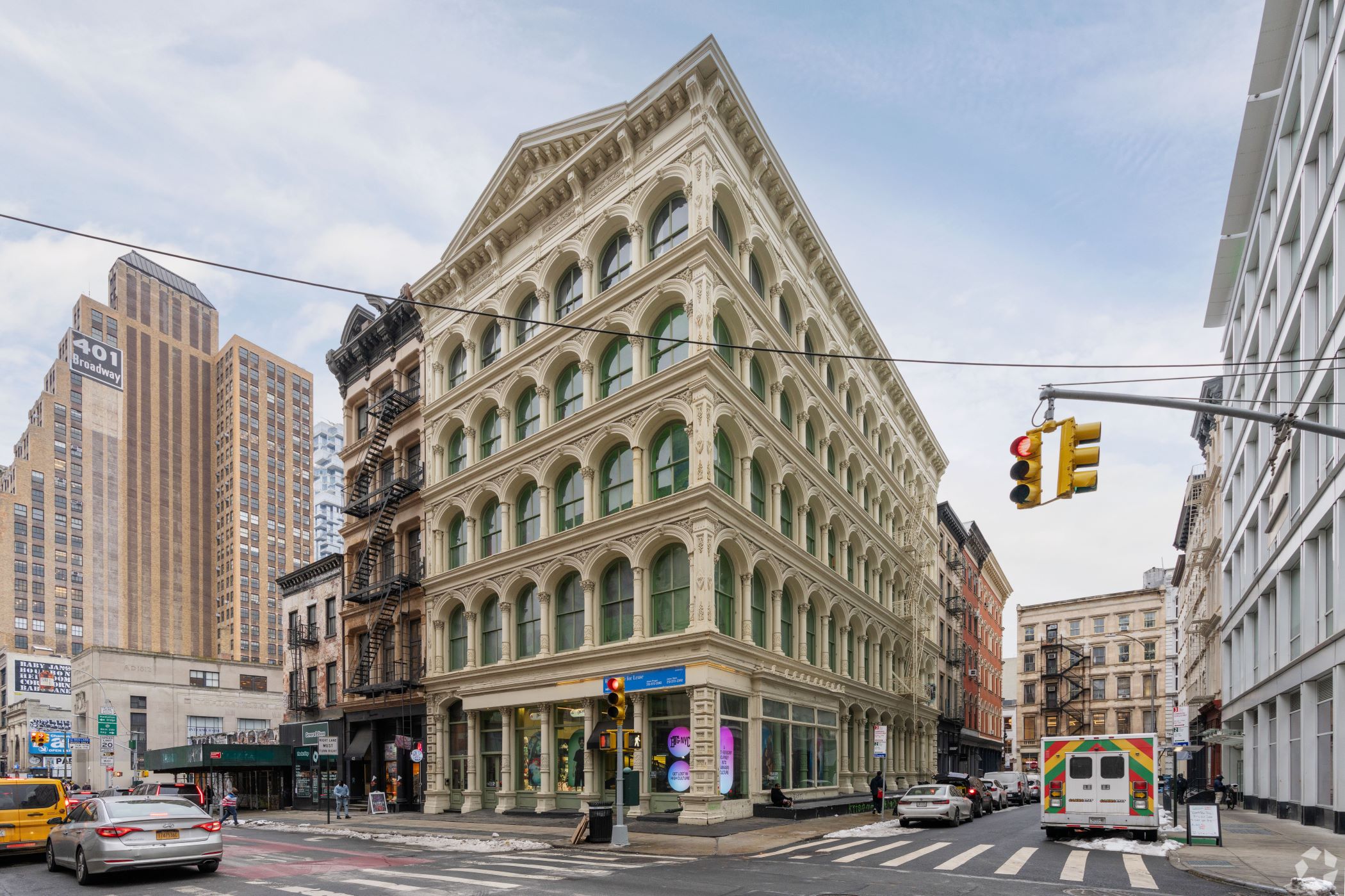 Hello82 plans to open a fan event location on the ground floor and lower level at 427 Broadway in Manhattan's SoHo. (CoStar)
