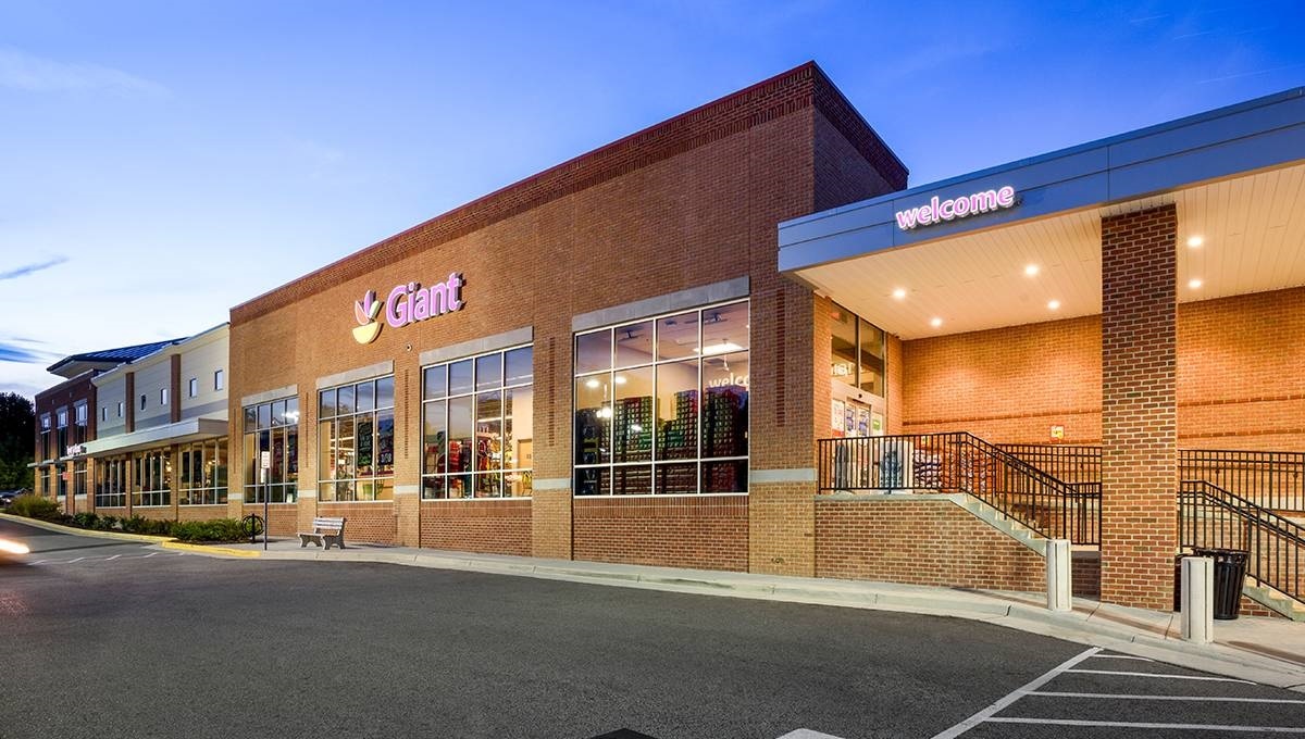 Giant Signs LongTerm Extension at Springfield, Virginia, Shopping Center