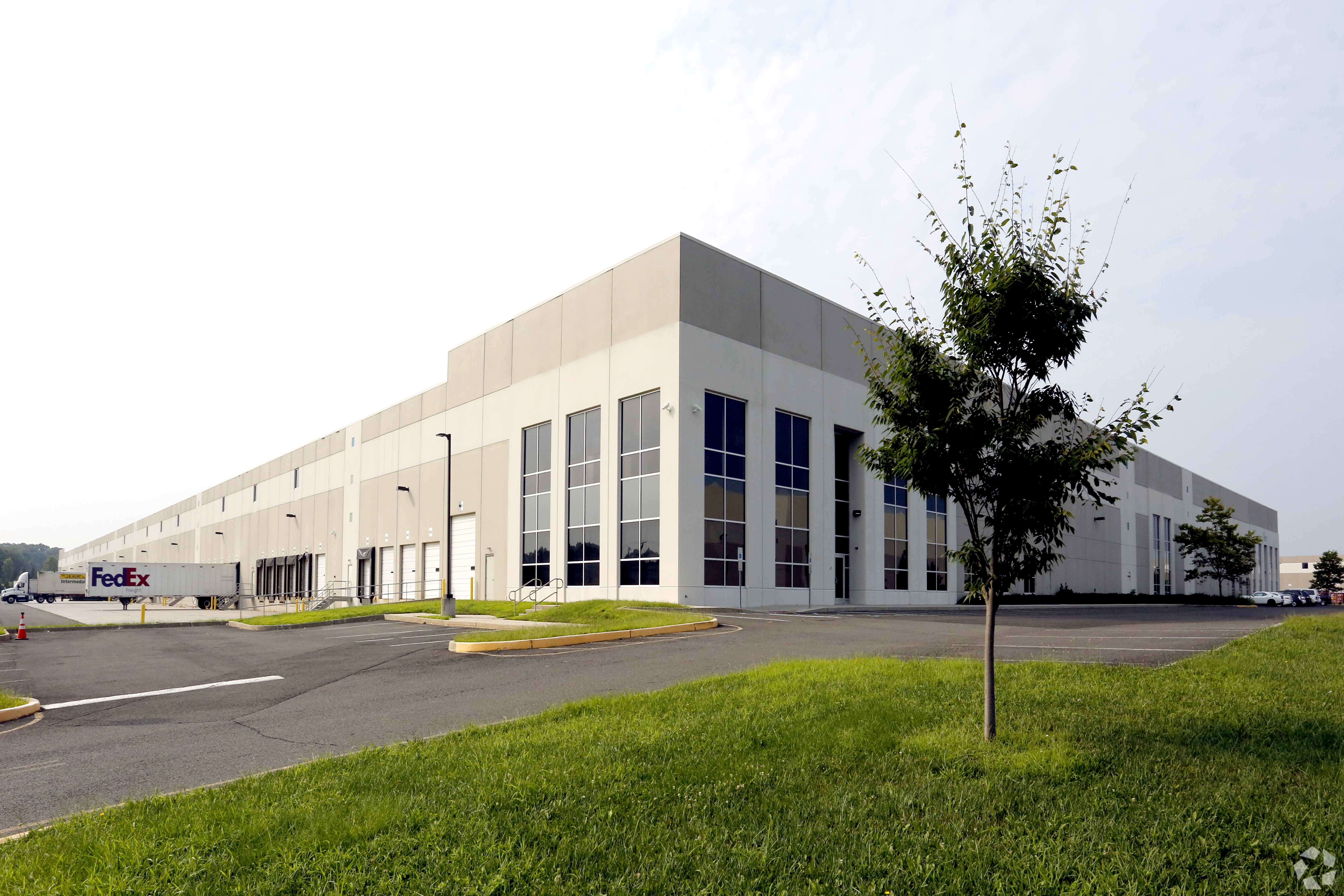 Prologis purchased a 600,000-square-foot, cross-dock facility on Middlesex Center Boulevard in Monroe Township, New Jersey. (Steven Cuttler/CoStar)