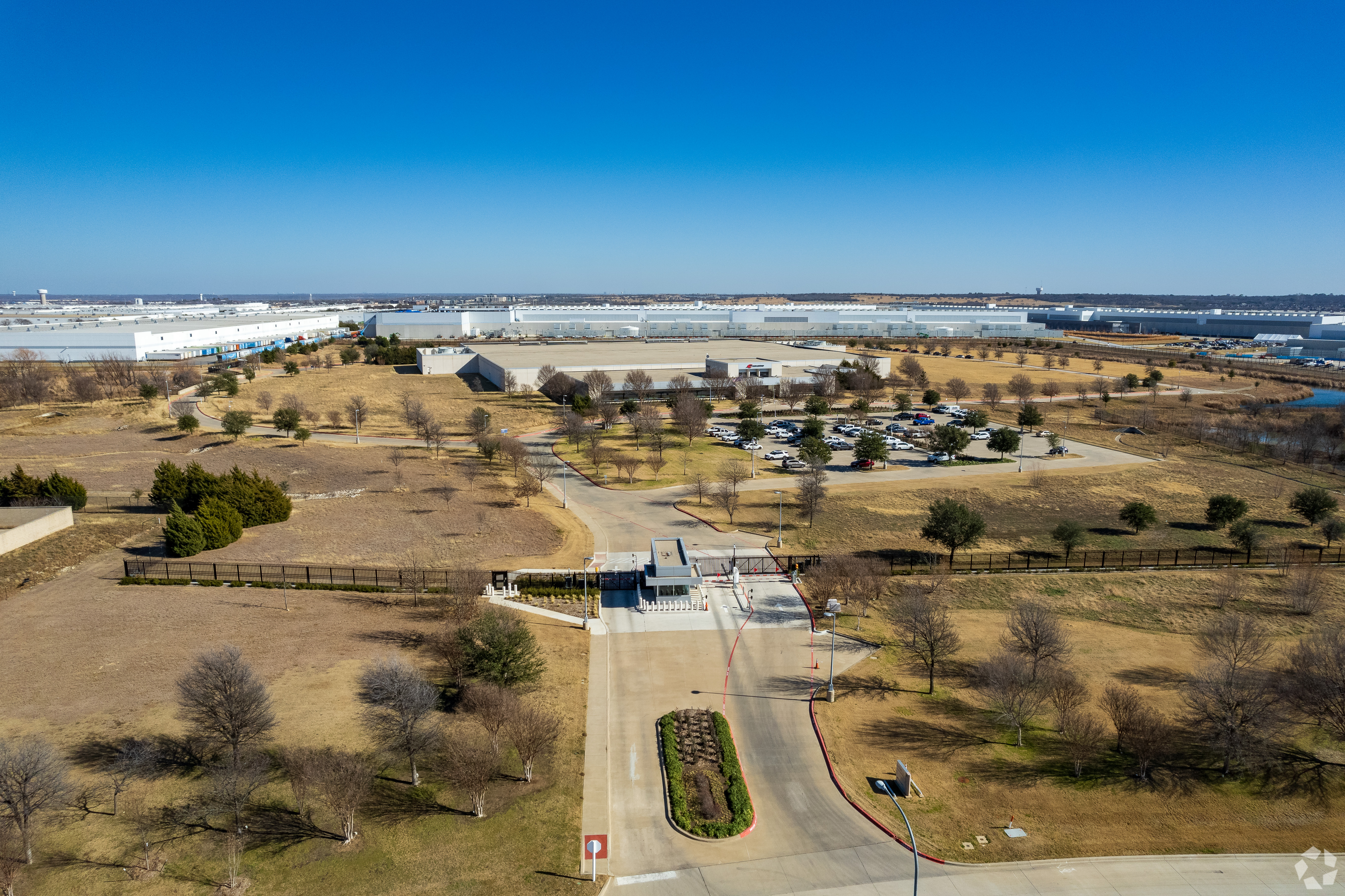 Data center provider QTS is expanding its bandwidth in Texas, including adding to this data center site in Fort Worth. (CoStar)