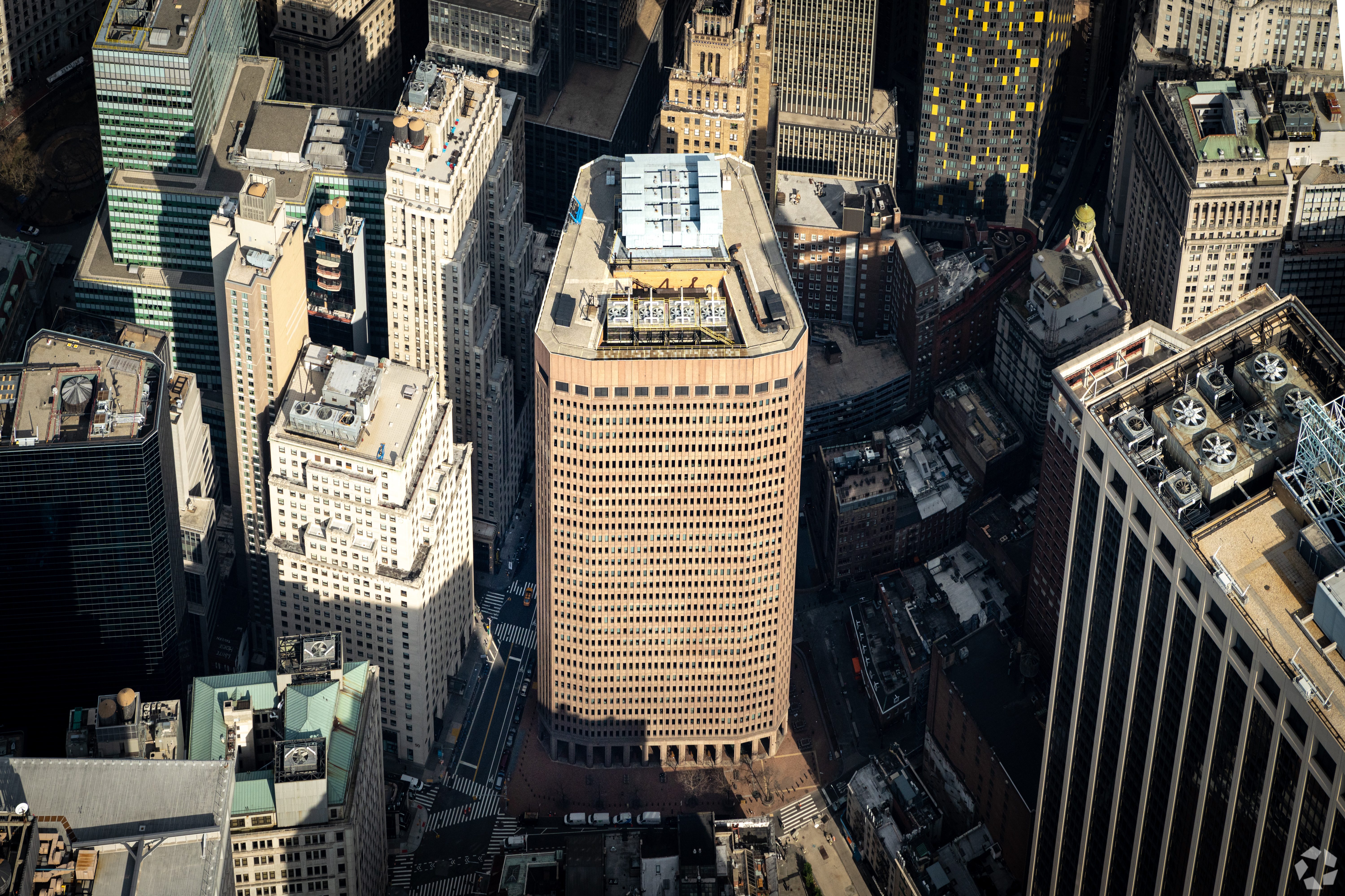 Mortgage payments are past due at the 30-floor office tower located at 85 Broad Street in Manhattan, according to a Bloomberg report. (CoStar)