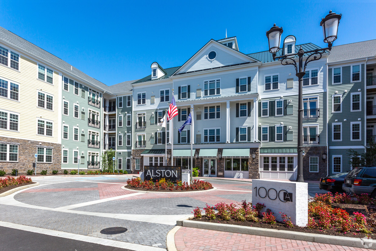 Tritec Real Estate completed phase I of its Station Yards project in Ronkonkoma in 2019, pictured above, while work on phase II continues with an expected delivery next year. (CoStar) 