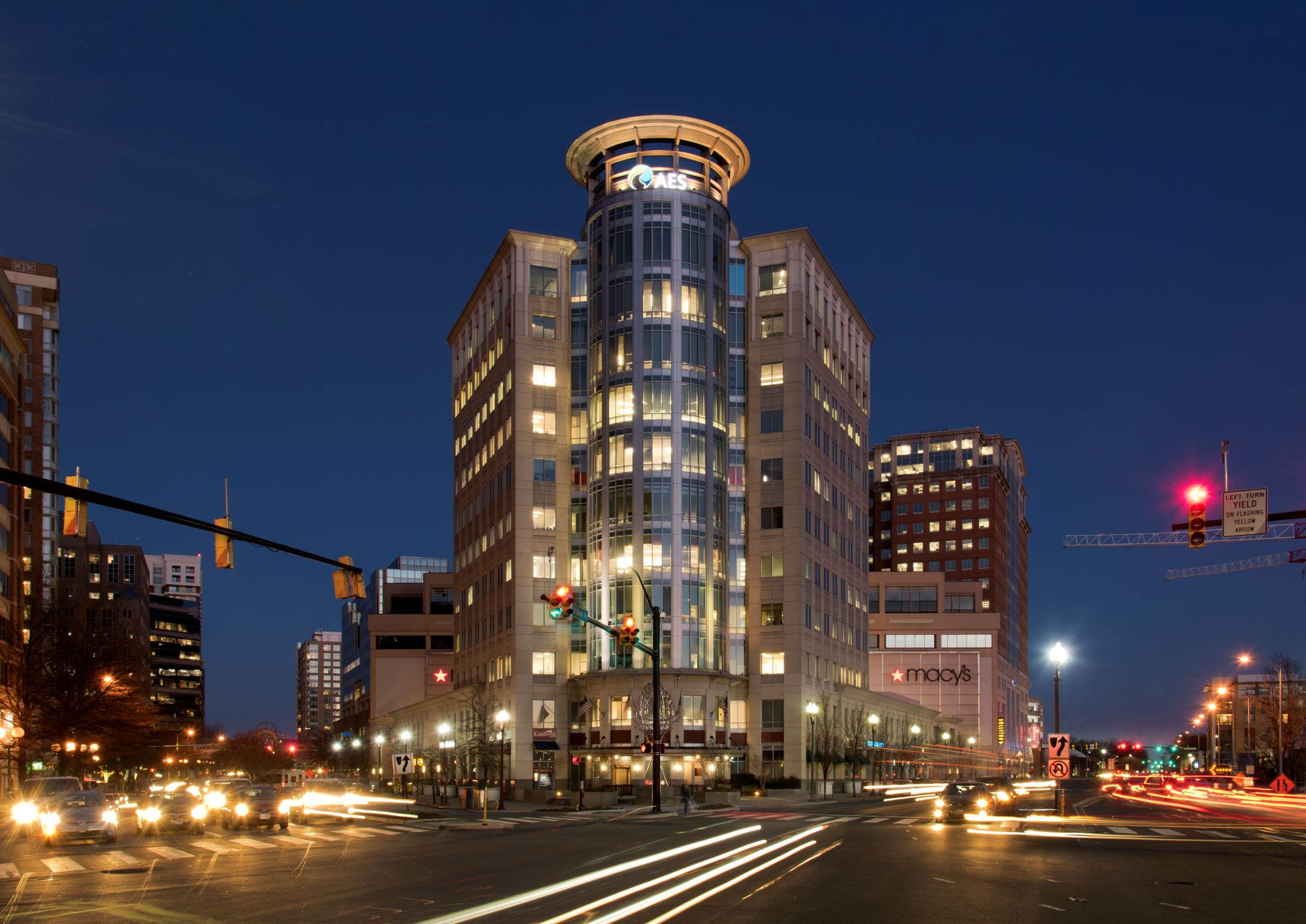 AES Corp.'s headquarters in Arlington, Virginia. The company is teaming up with Air Products and Chemicals to build a green hydrogen production facility in North Texas. (CoStar)
