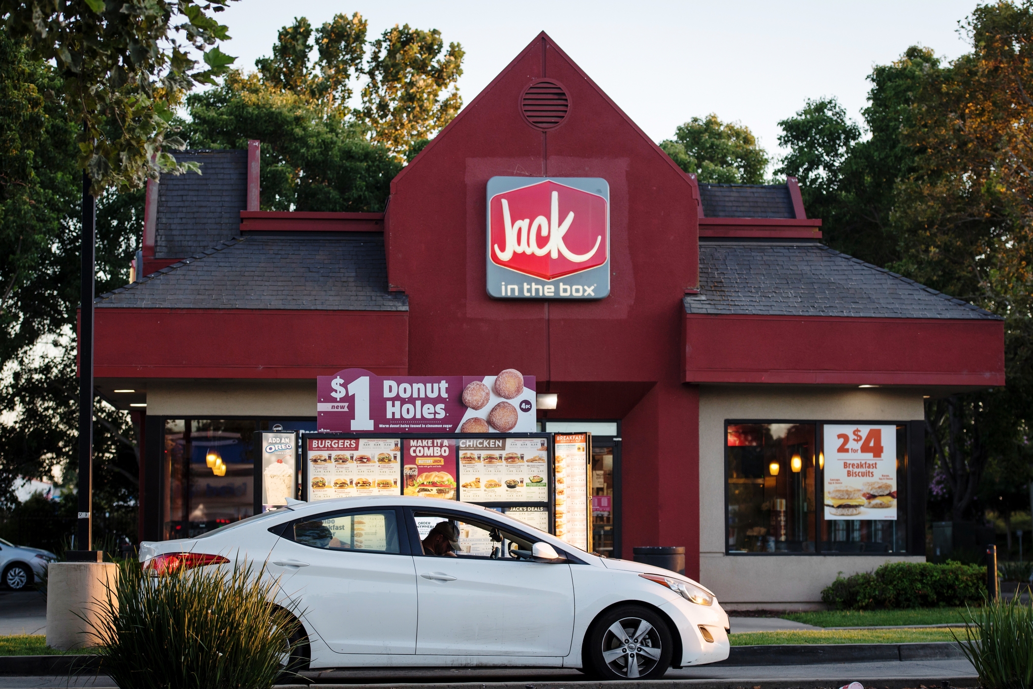 Jack in the Box plans to enter new markets for its flagship burger brand in 2023, including Salt Lake City and Louisville, Kentucky, while also expanding its Del Taco locations. (CoStar)