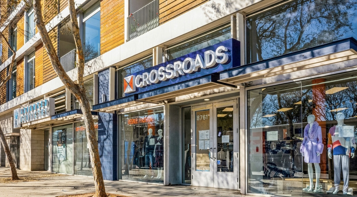 The Shops at Hancock Lofts tenants include fast-casual dining chain Tender Greens, Thirty-2 Dentistry and apparel reseller Crossroads Trading. (CoStar)