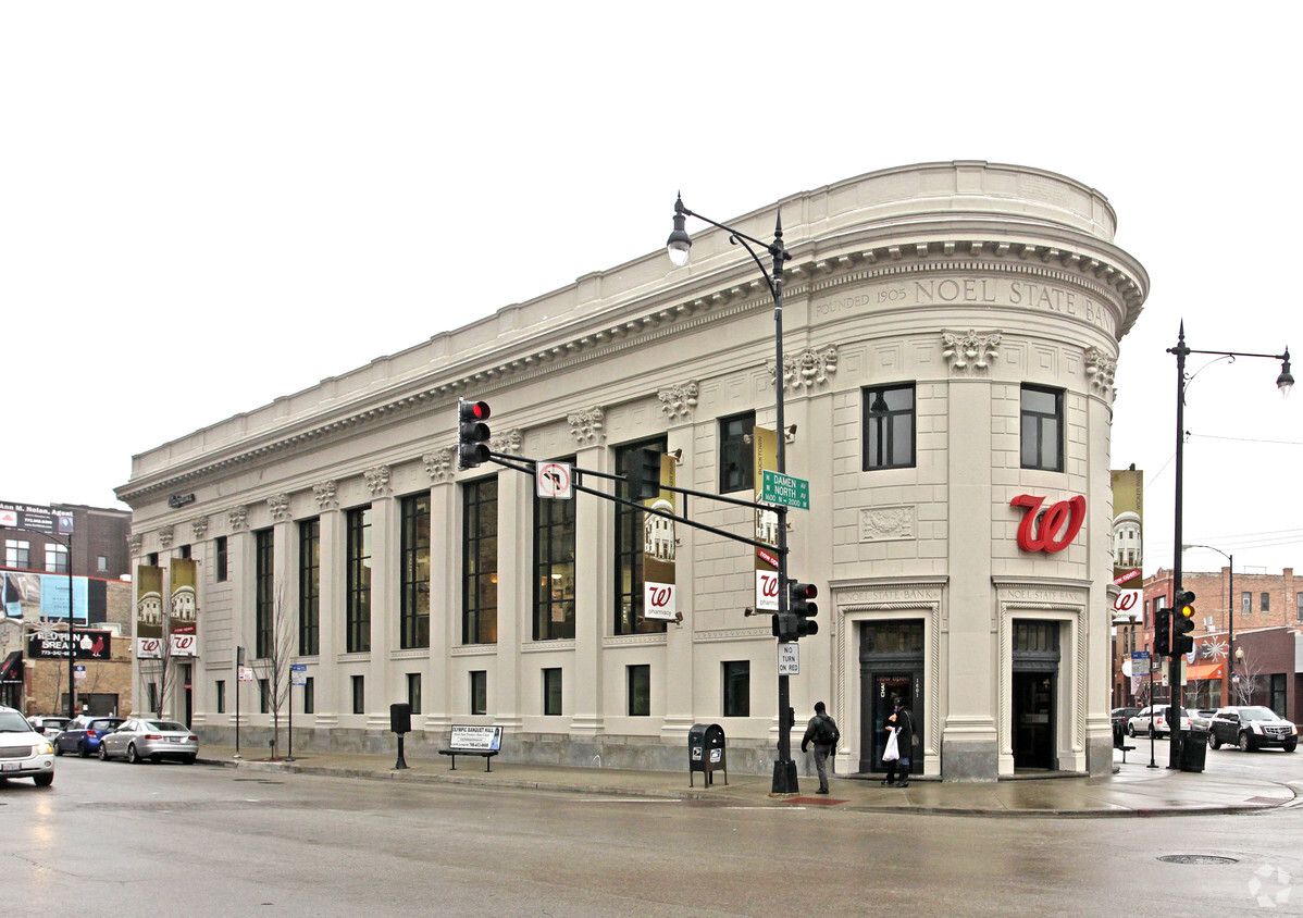 Barnes & Noble plans to open a bookstore in a historic Chicago building previously occupied by Walgreens at 1601 N. Milwaukee Ave. (CoStar)