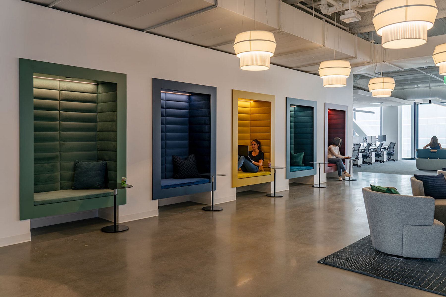 Bay Area fintech firm Credit Karma recently relocated its Oakland, California, headquarters. The new space includes multiple lounge areas, separate game and music rooms, a coffee bar and rooftop deck. (ASD|SKY)