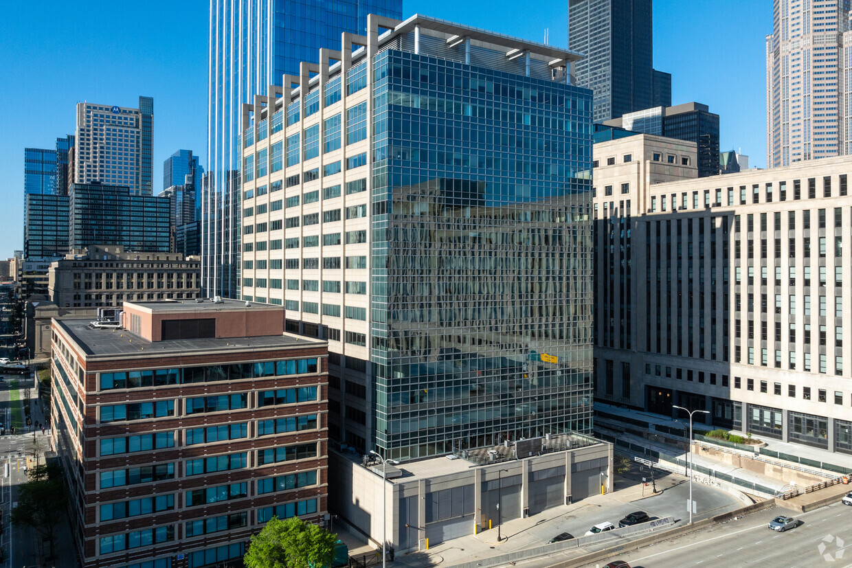 The 16-story office building at 525 W. Van Buren St. in Chicago is for sale. (Andrew Bruah/CoStar)