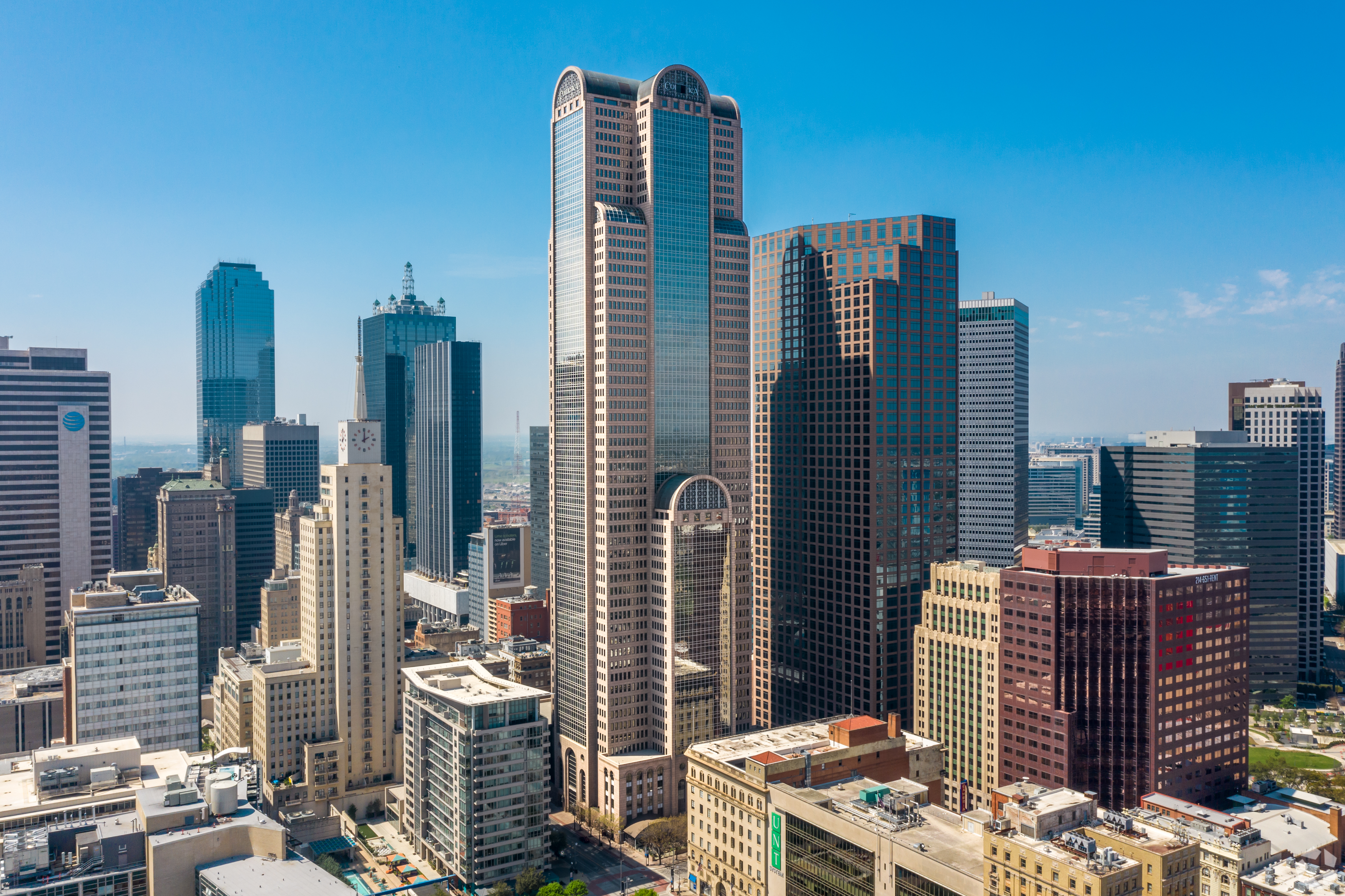 Comerica Bank Tower, a 60-story, 1.7-million-square-foot office tower in downtown Dallas, has traded to a new ownership group. (CoStar)