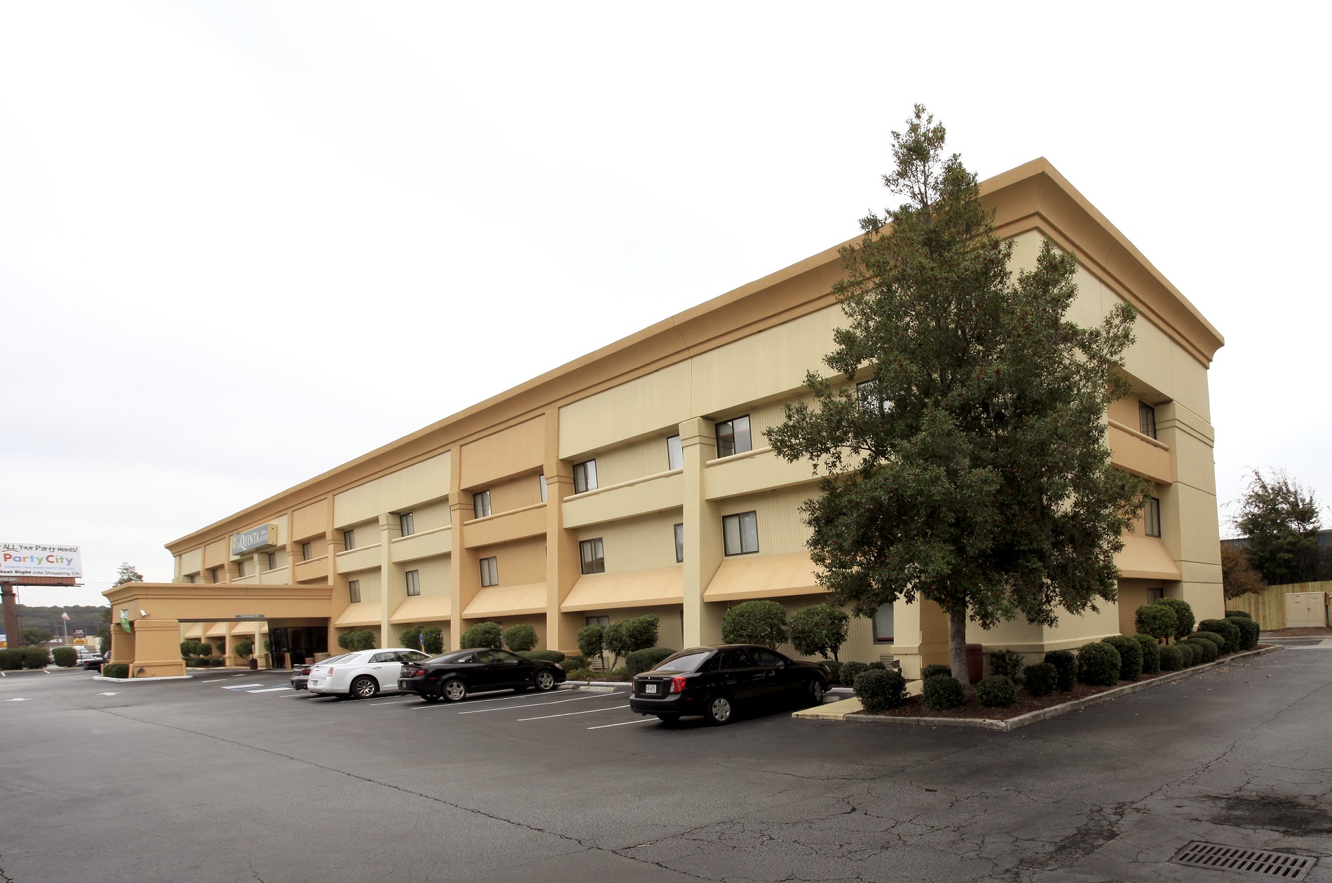 Hunter Army Airfield Hotel