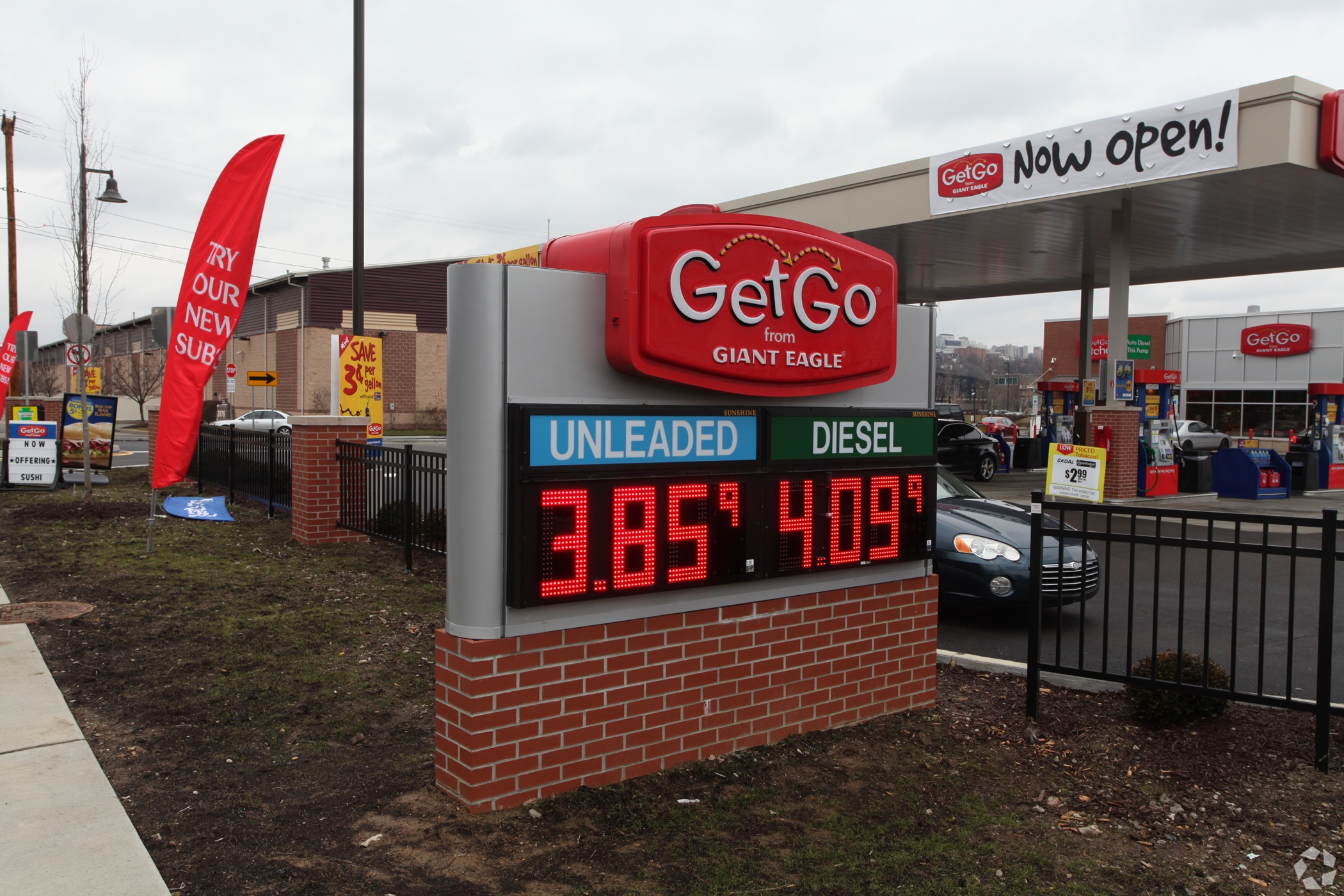 Supermarket chain Giant Eagle agreed to sell its GetGo brand of convenience stores. This location is in the South Side Flats neighborhood of Pittsburgh. (CoStar)