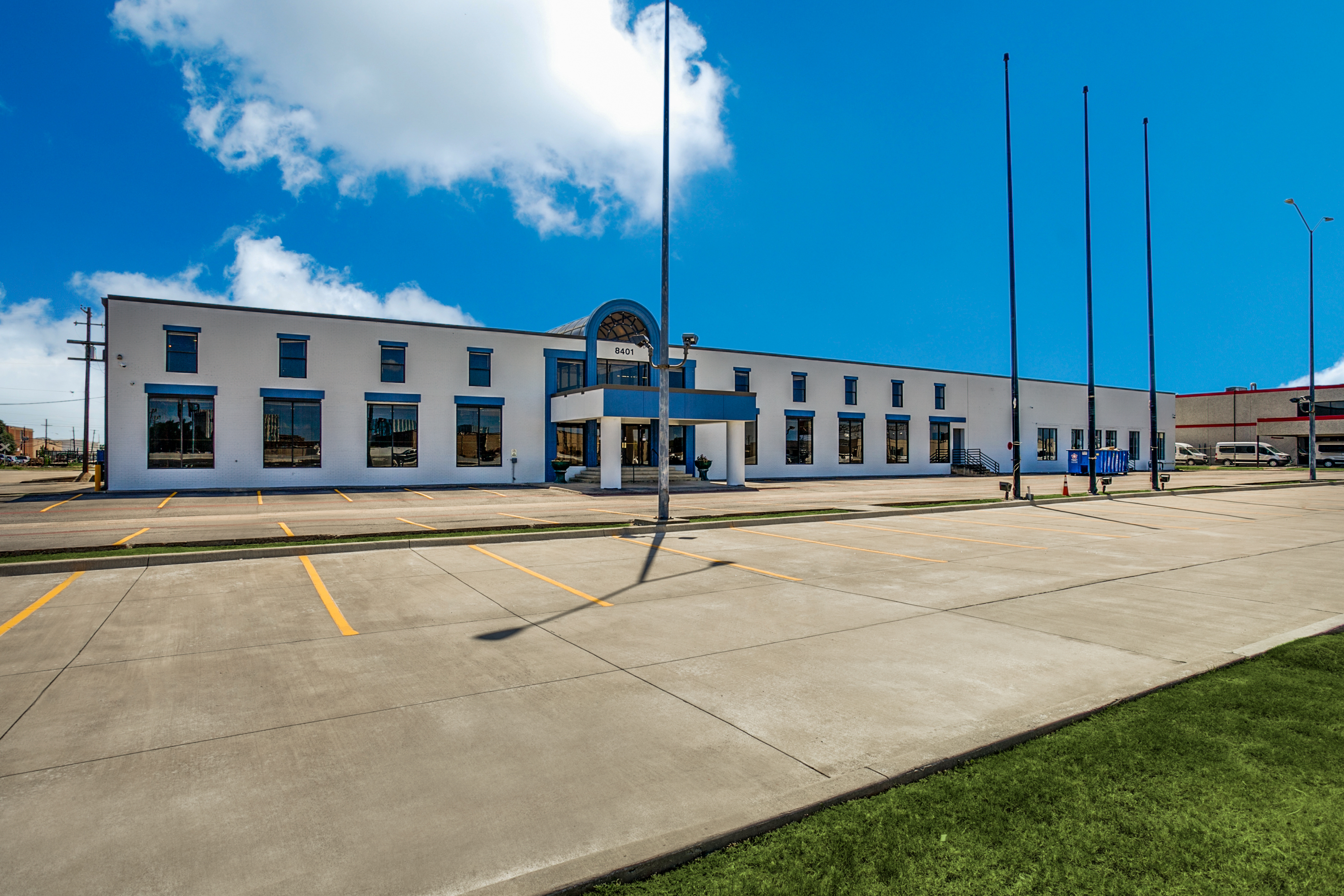 This industrial facility at 8401 John Carpenter Freeway in Dallas was one of the properties in the 53-property, 3.6 million-square-foot industrial portfolio acquired by Brookfield Asset Management. (CoStar)