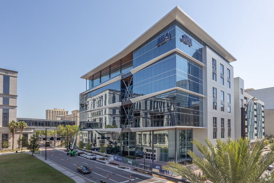 Ryan Cos. broke ground in October 2020 on the 1.5-acre lot located in the downtown Northbank Riverwalk office market of Duval County. (CoStar)