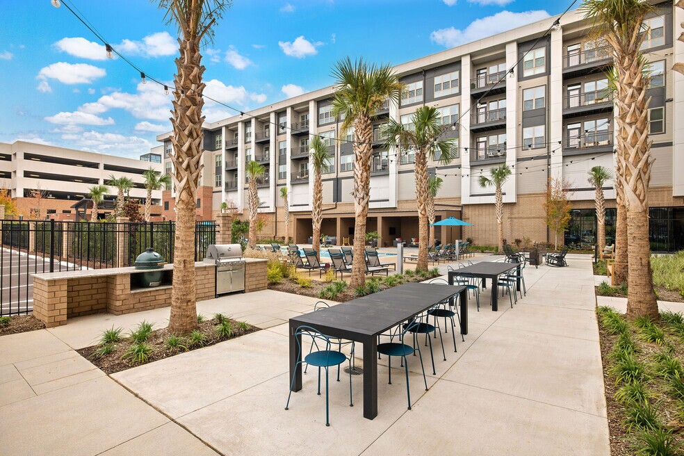The Bennet at BullStreet apartment complex in Columbia, South Carolina, includes 269 units across nearly 200,000 square feet of space. (CoStar)