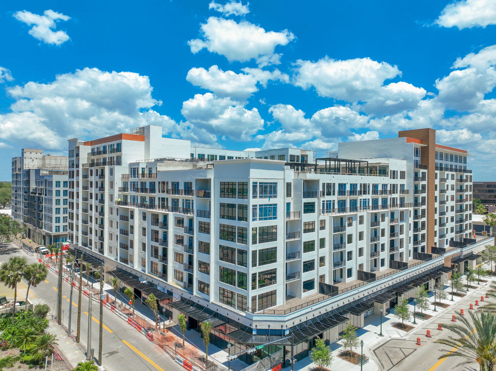 Suffolk Construction was the general contractor on Aster & Links, a 424-unit mixed-use apartment complex comprising two towers in Sarasota, Florida. (CoStar)