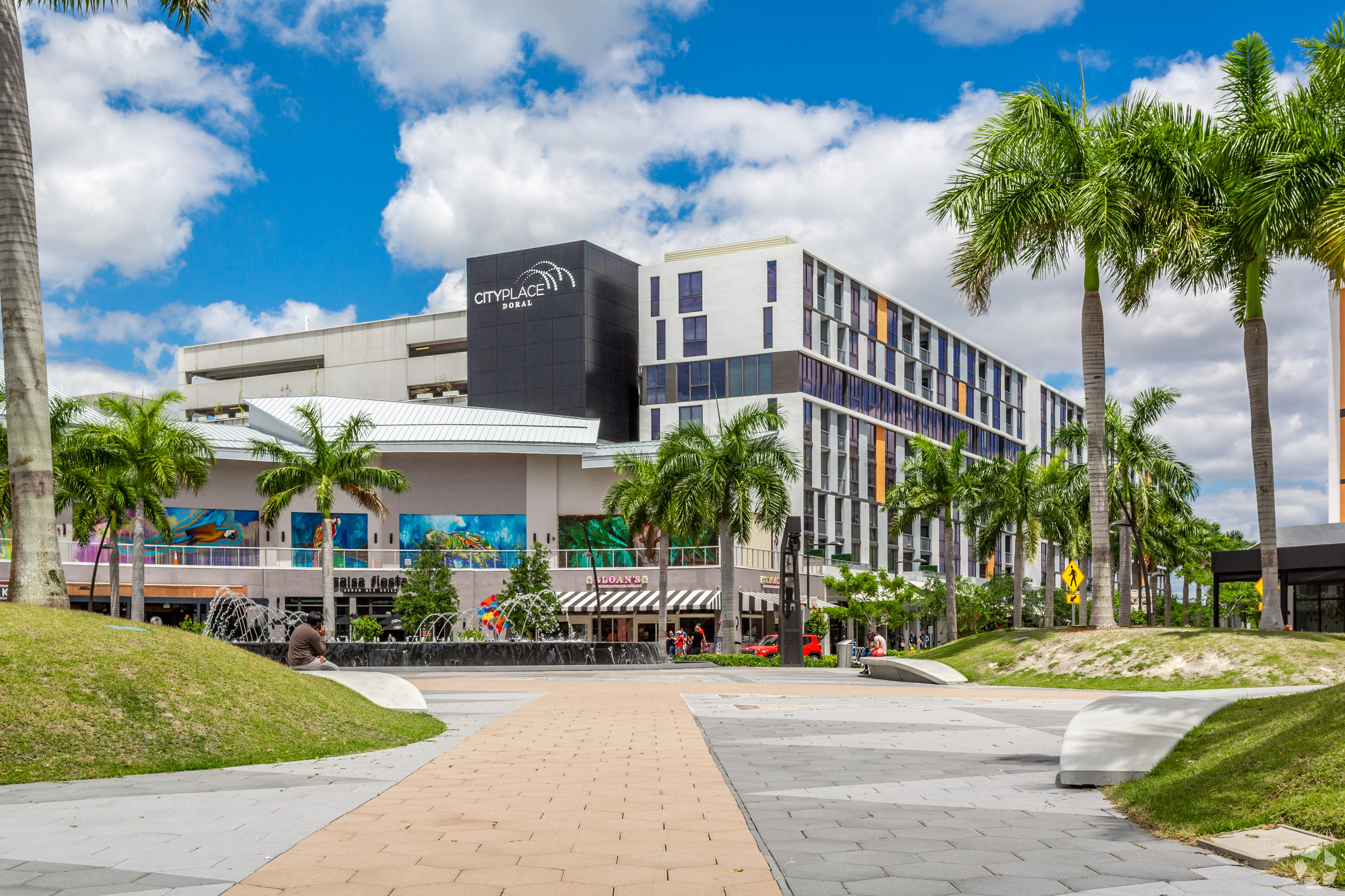 The retail plaza at CityPlace Doral in South Florida. (CoStar)