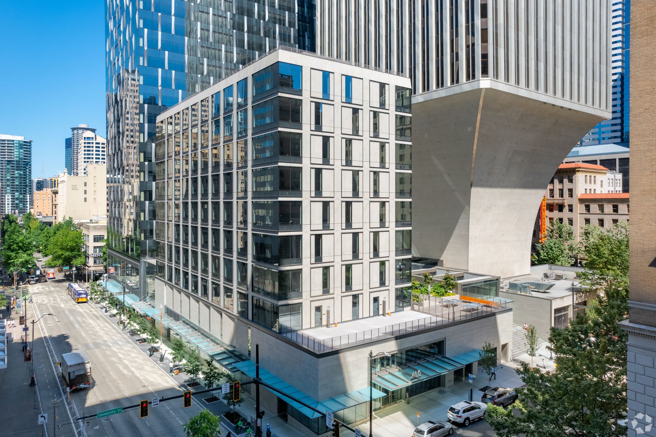 Upmarket coworking company Industrious is the first tenant to lease space at 400 University St. (CoStar)