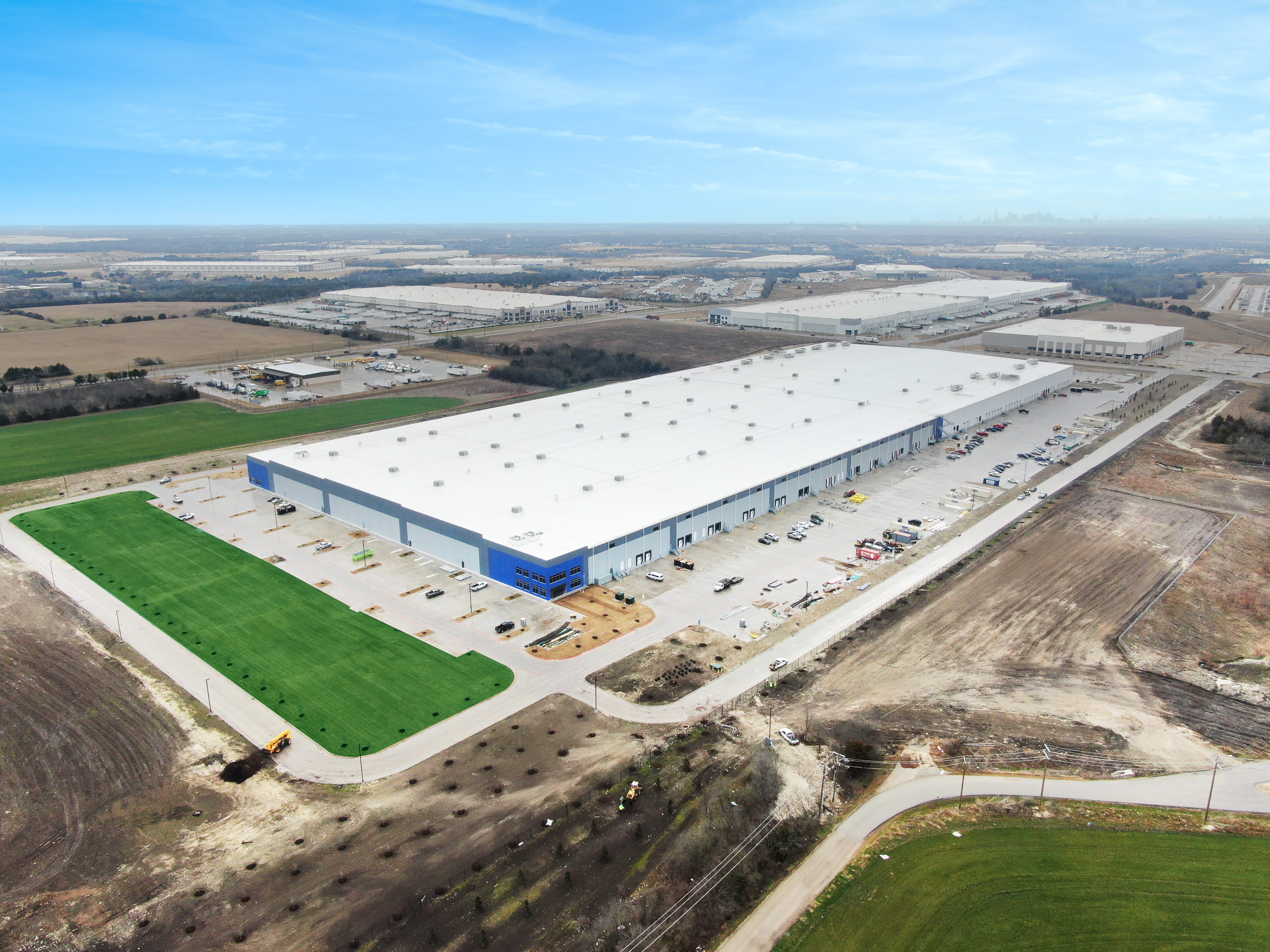The nearly 1 million-square-foot cold storage facility in South Dallas was recently purchased by a Florida-based cold logistics provider. (Colliers International)