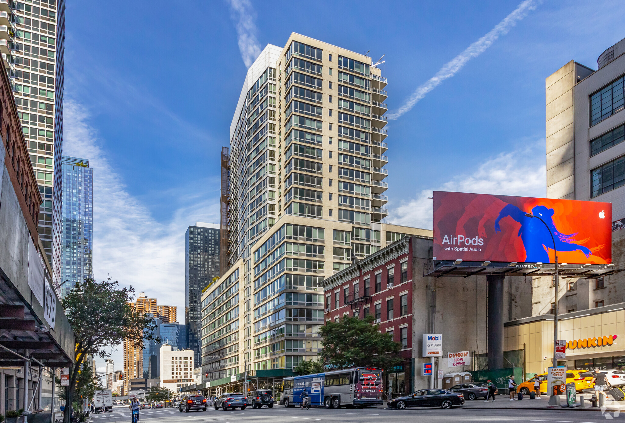 Demand for downtown apartment units has held steady as renters appear to value access to cultural, dining and entertainment options in cities. Shown here is 455W37, a 393-unit apartment building owned by TF Cornerstone  in Hudson Yards on Manhattan's West Side. (CoStar)