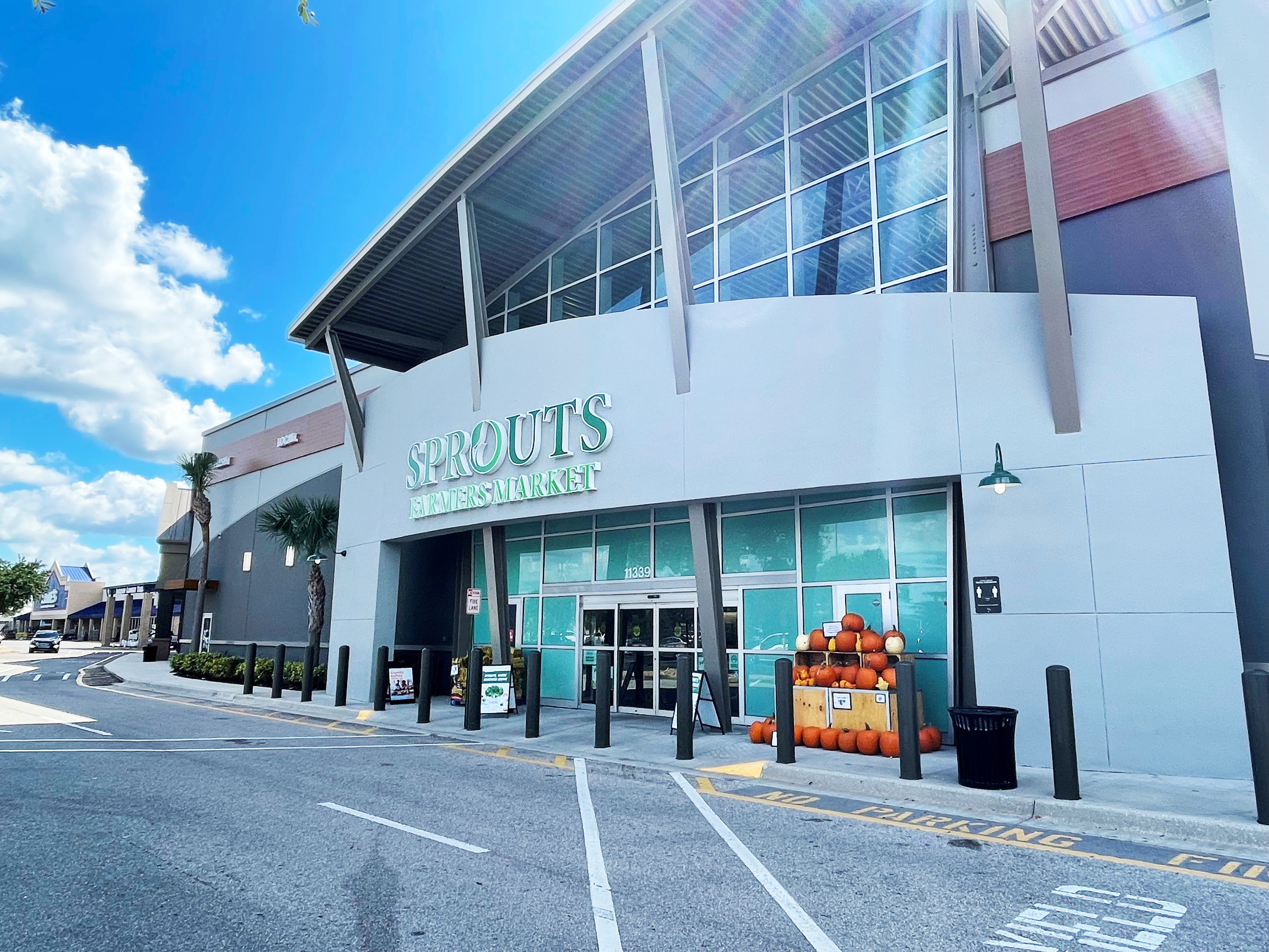 Lake Brandon Village is 100% occupied and is anchored by a Sprouts Farmers Market. (CoStar)