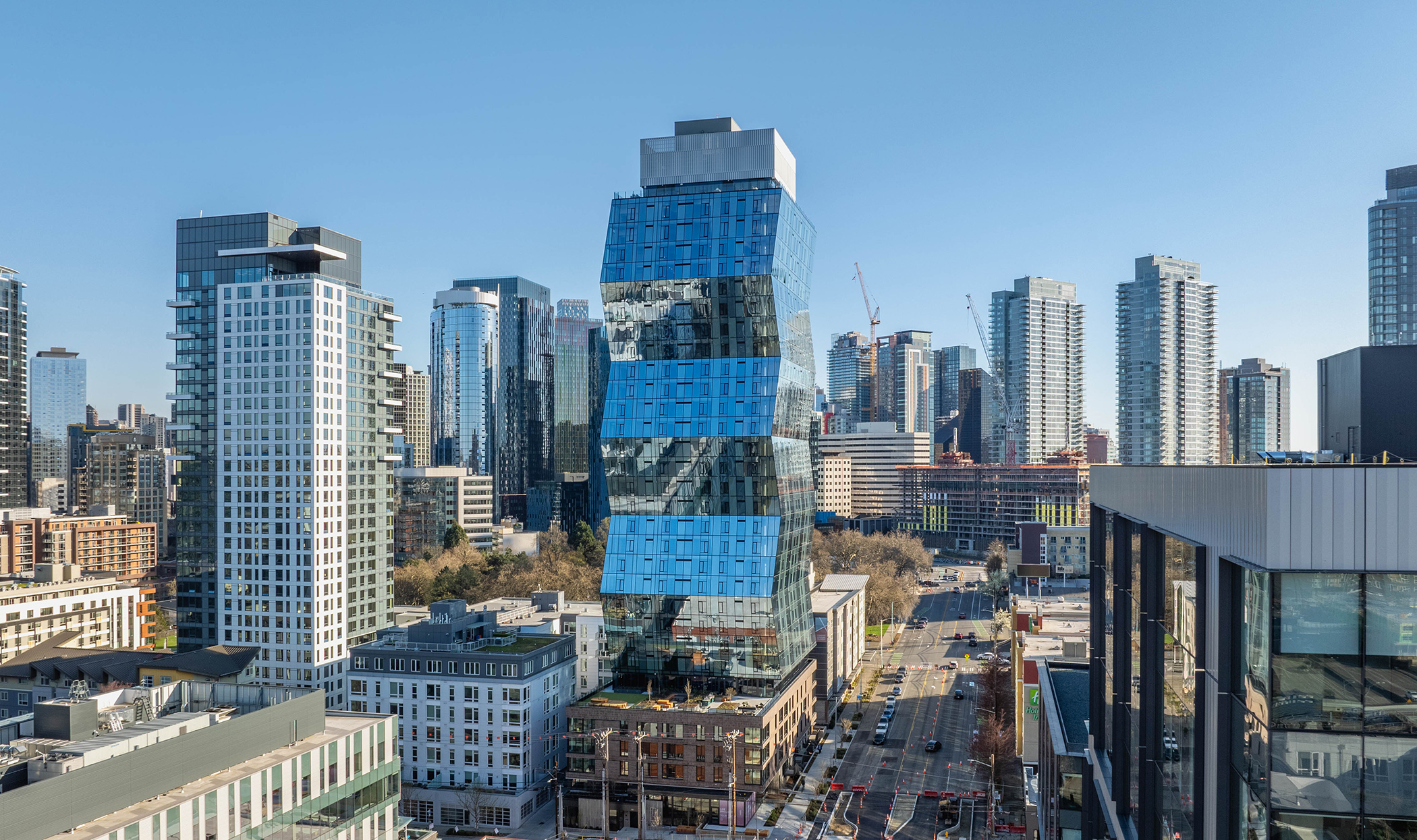 Skyglass, a 29-story tower developed by Gemdale, opened in Seattle's South Lake Union district early this year. (CoStar)