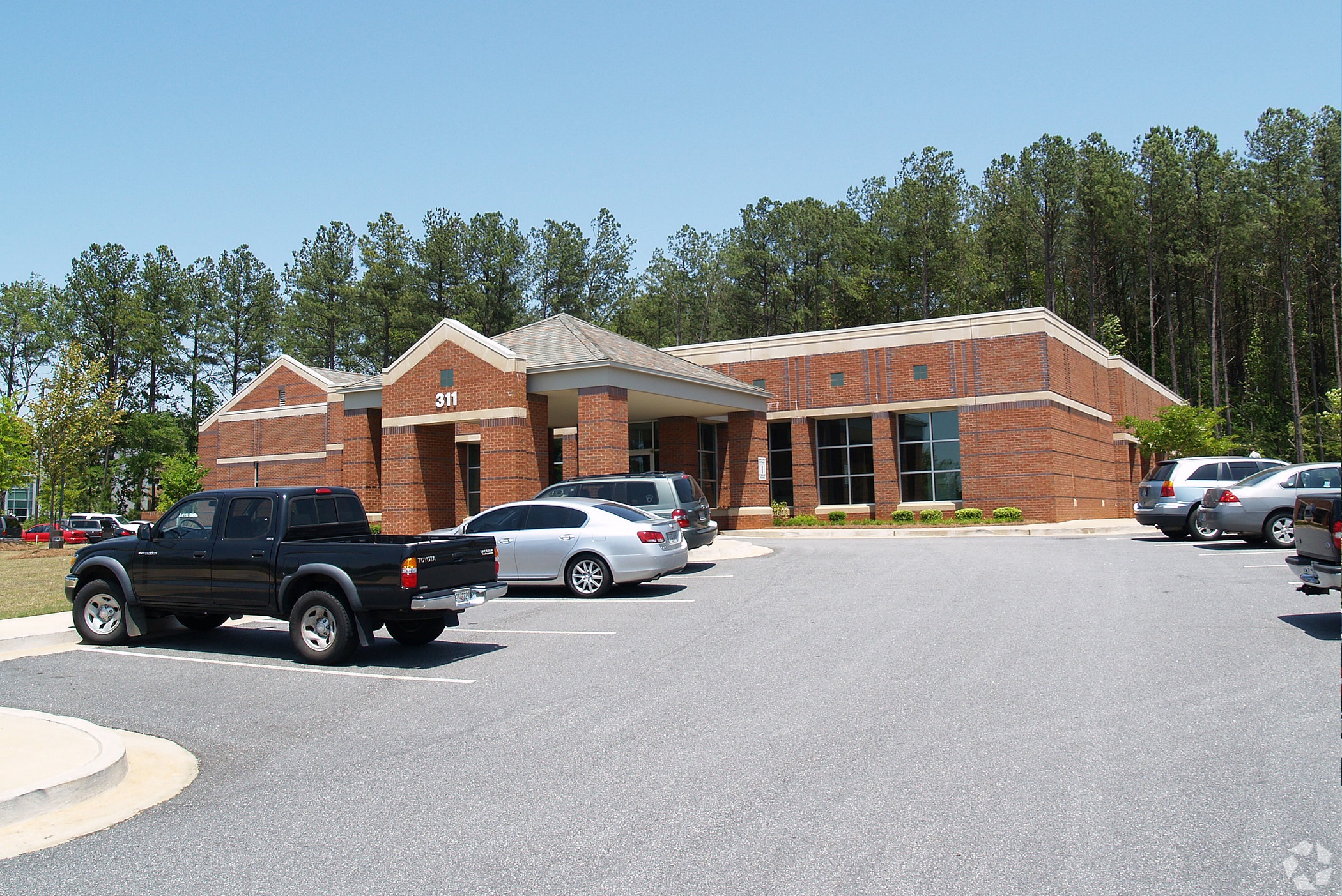 Stonemont Financial Group paid $6.7 million for this medical office building in Lawrenceville, Georgia. (CoStar)
