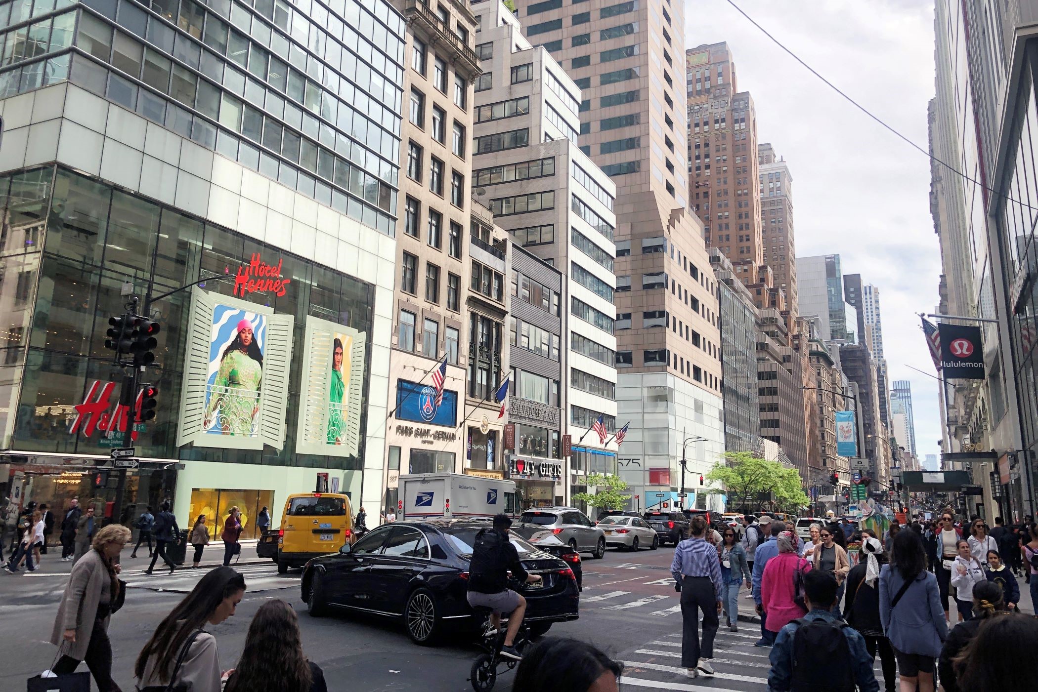 Retail sales in New York jumped to a record high of $170 billion last year, CBRE said in a study citing data from the U.S. Census Bureau and Oxford Economics. (Andria Cheng/CoStar)