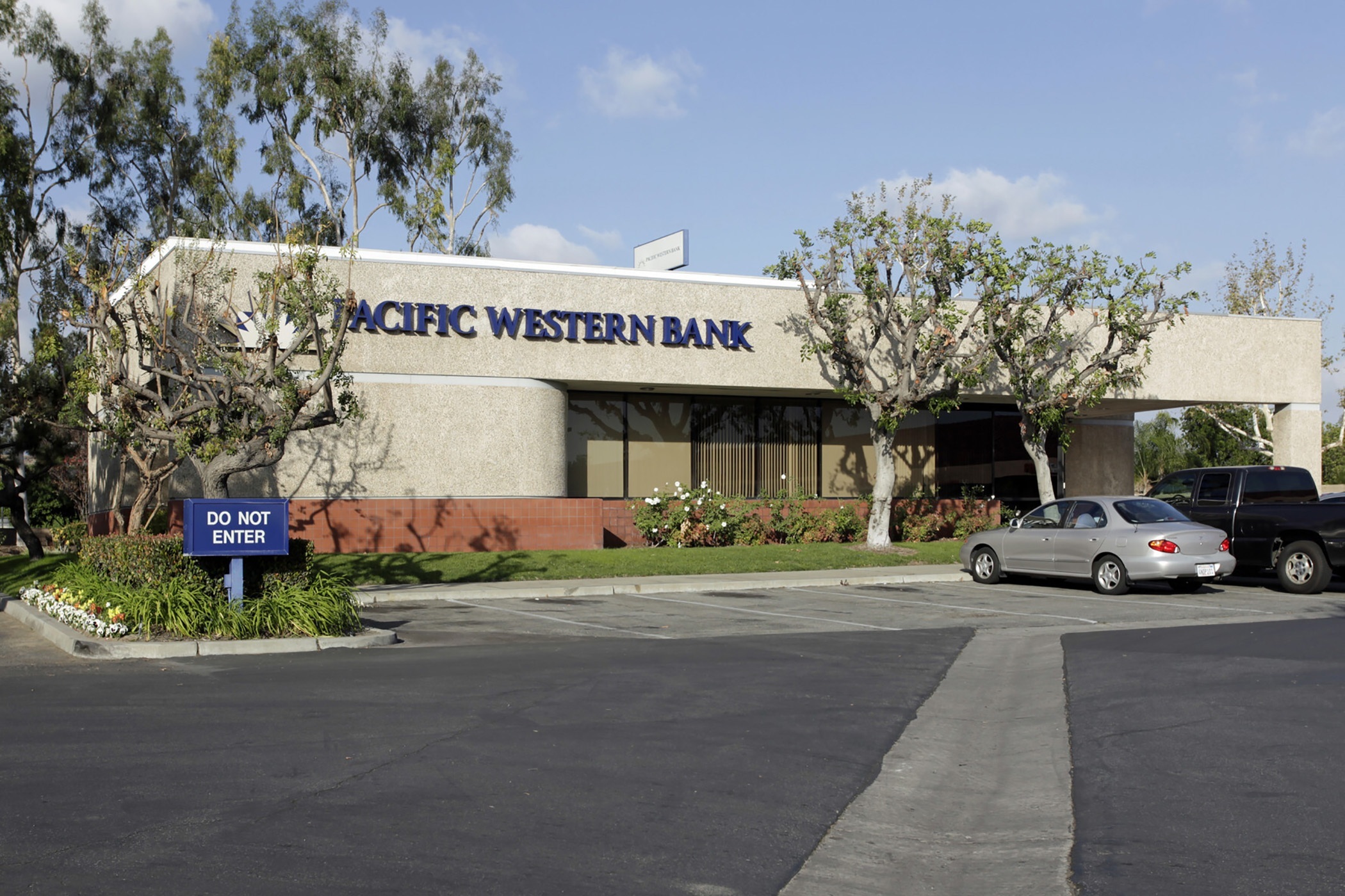 Pacific Western Bank has agreed to sell a New York construction loan portfolio to Cain International for more than $1.2 billion. (CoStar)