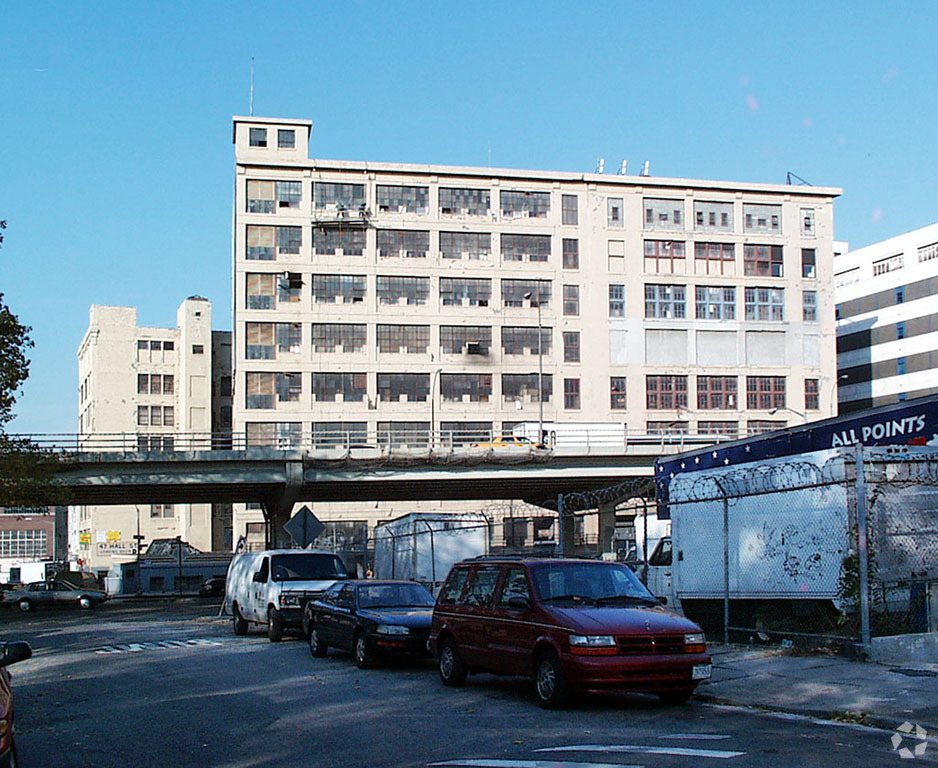 RXR Realty has filed a plan with the New York Department of City Planning to turn the site at 47 Hall St. in Brooklyn into a mixed-use residential complex. (CoStar) 
