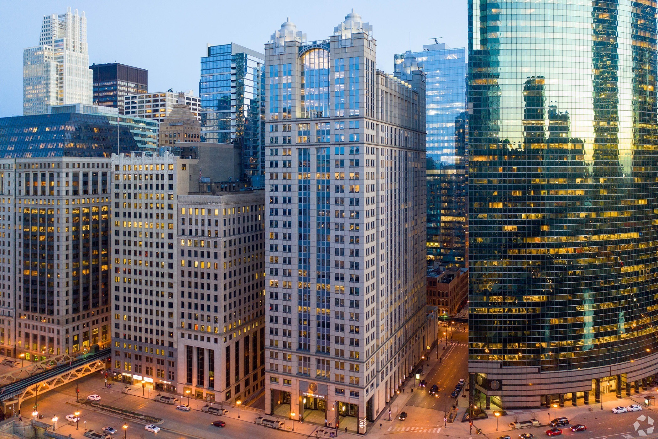 Cushman & Wakefield, headquartered at 225 W. Wacker Drive in Chicago, reported a $113 million profit for the fourth quarter. (Gian Lorenzo Ferretti/CoStar)