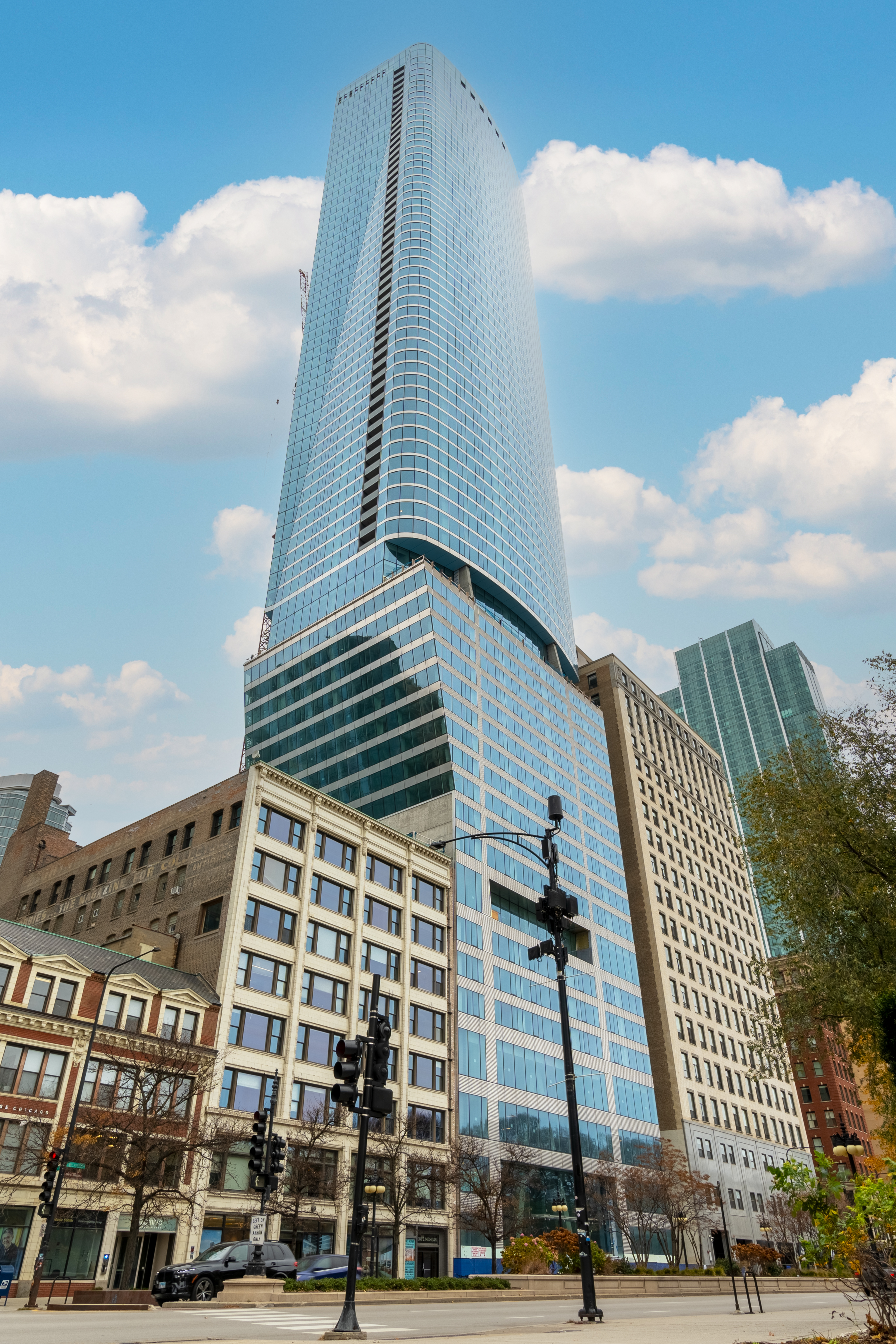 Exterior construction is complete on 1000M, a 73-story apartment tower in Chicago. (RM Motion Pictures)