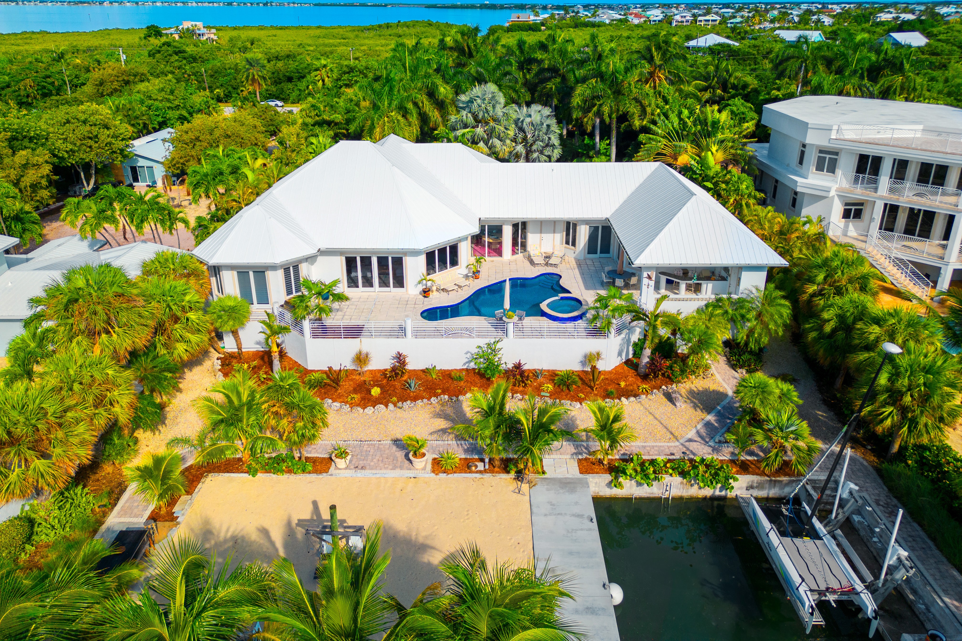 Owner seeks fast sale for oceanfront estate in Florida Keys