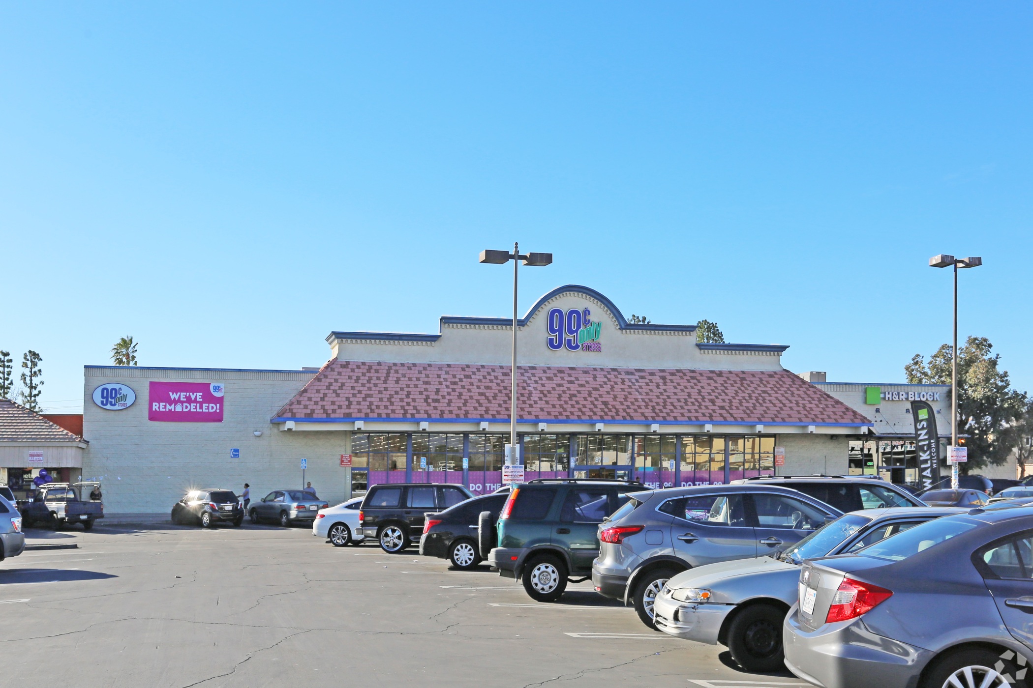 Dollar stores have seen significant foot traffic gains this year, though they lost some momentum in July as customers flocked back to superstores and traditional grocers for food items, according to an analytics firm's report. (CoStar)