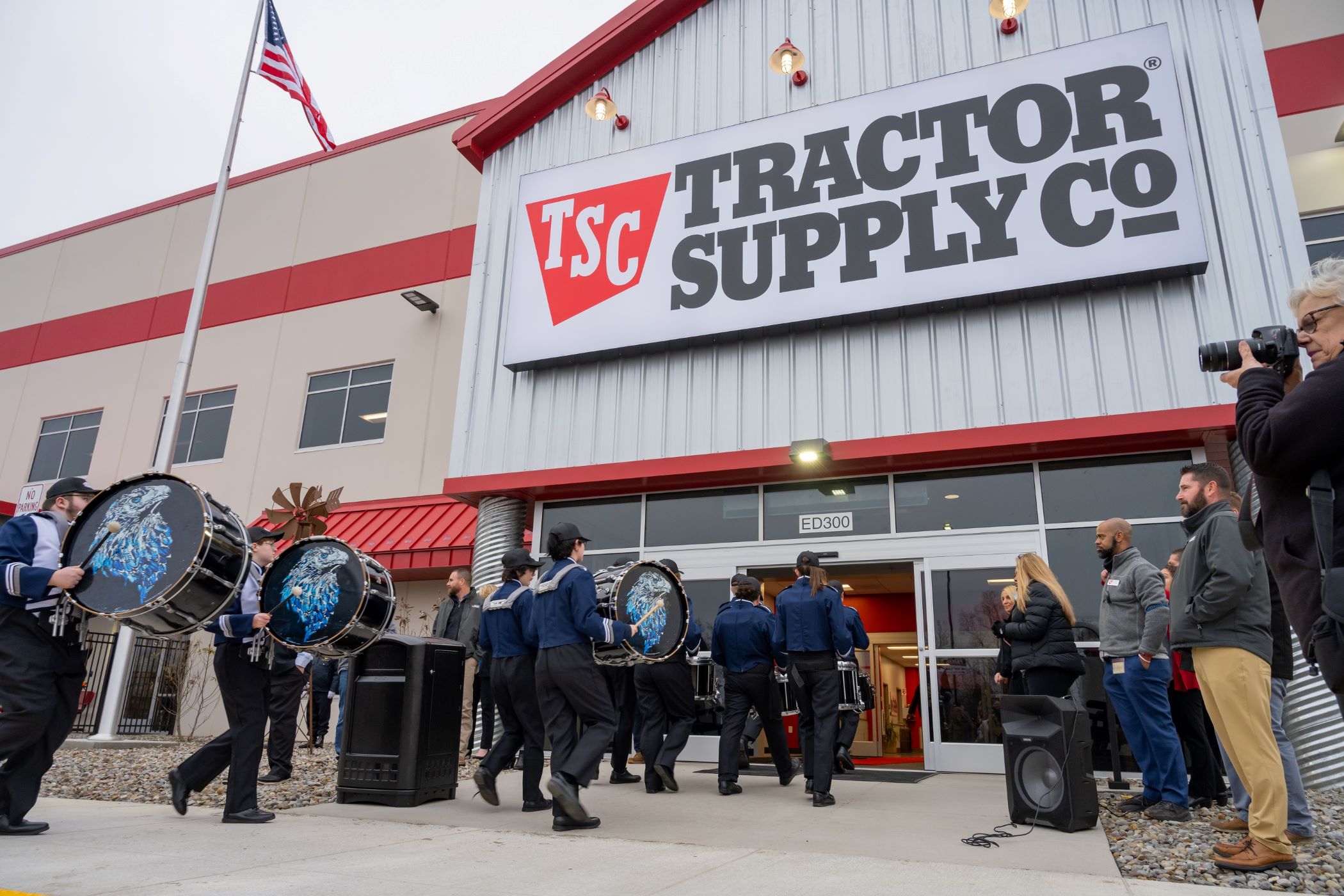 Tractor Supply Co. recently opened a distribution center in Navarre, Ohio. The retailer has a long-term goal of operating 3,000 stores. (Tractor Supply Co.)
