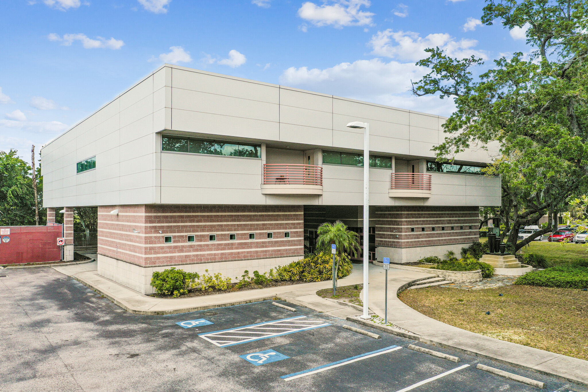 Bay Food Brokerage, a Tampa-based retail food brokerage company serving the Southeast U.S., purchased an office building in Tampa’s Westshore Business District for $4.3 million to expand its operation in the area. (CoStar)