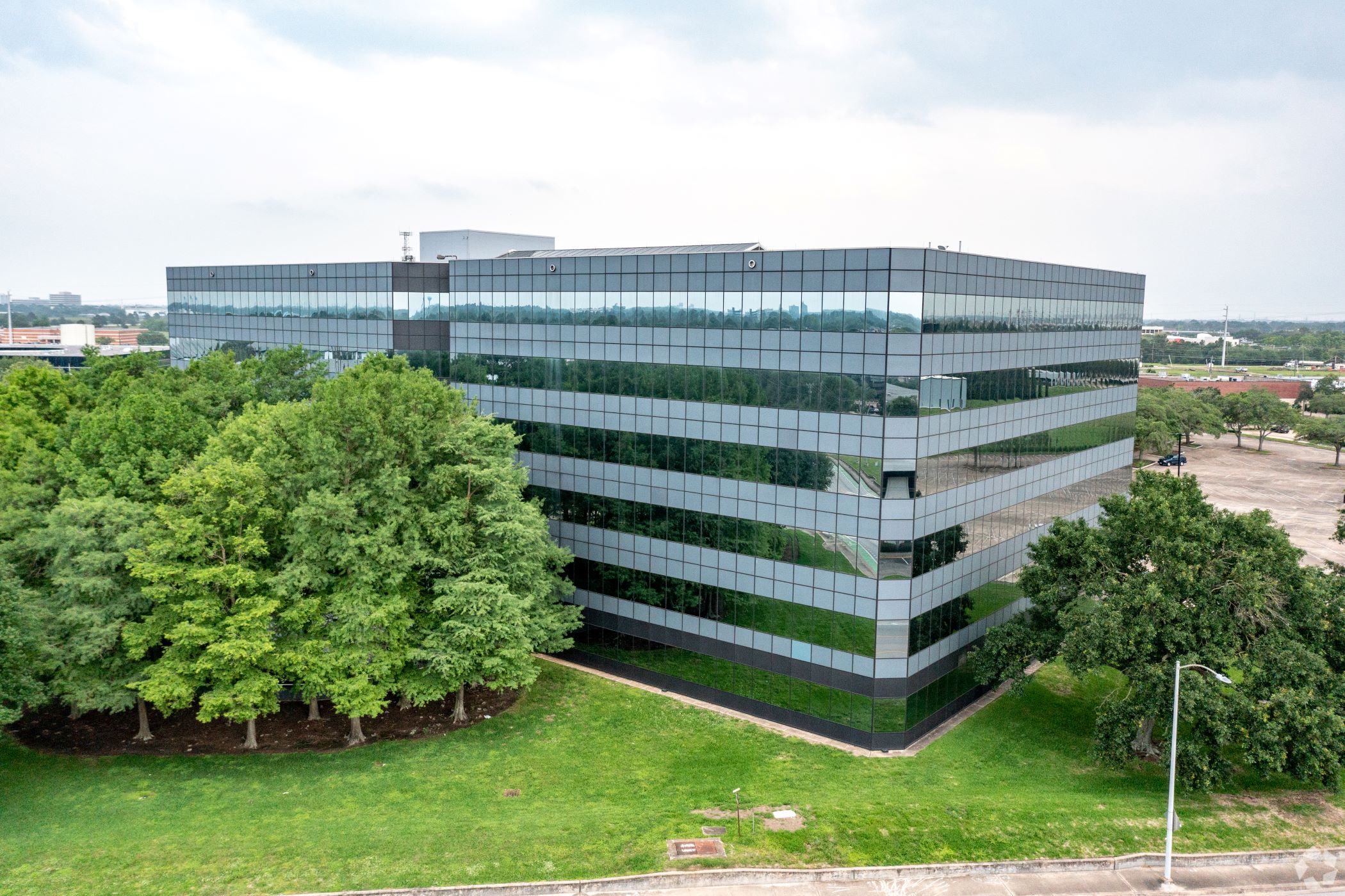 Gemini Plaza in Houston is now under new ownership. (CoStar)