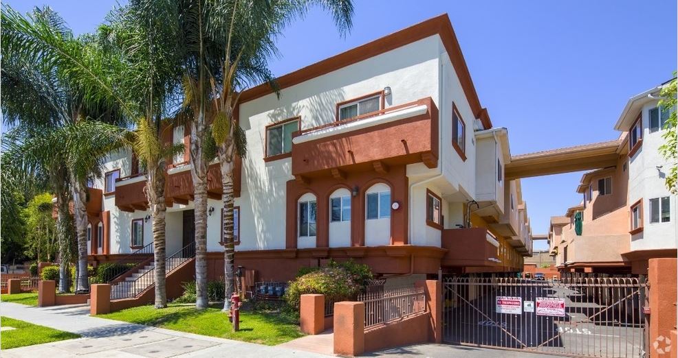 Private Investor Pays 16.3 Million for North Hills Townhouses