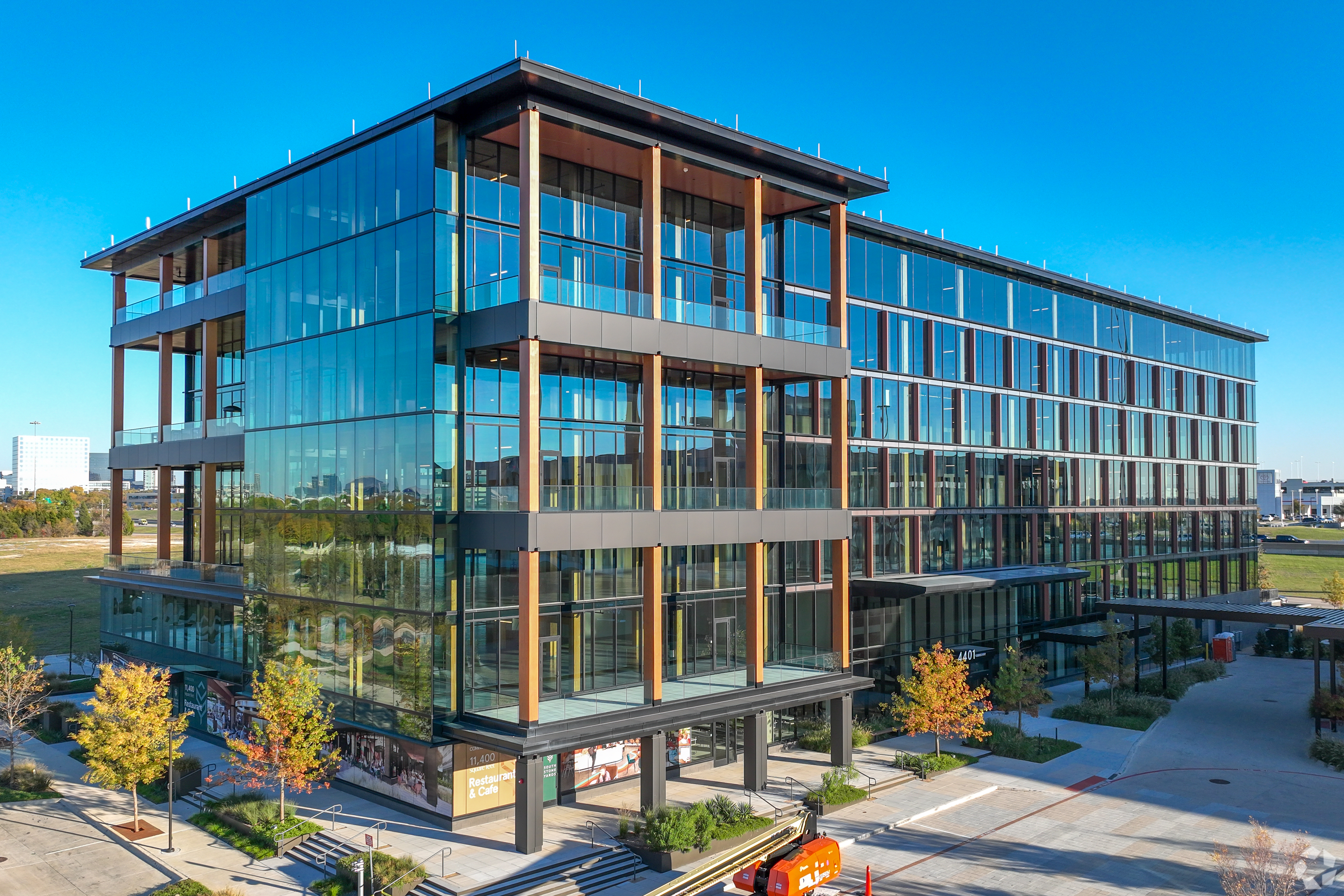 Southstone Yards, the first mass timber building to be constructed in the Dallas-Fort Worth region, has landed its first and only office tenant. (CoStar)