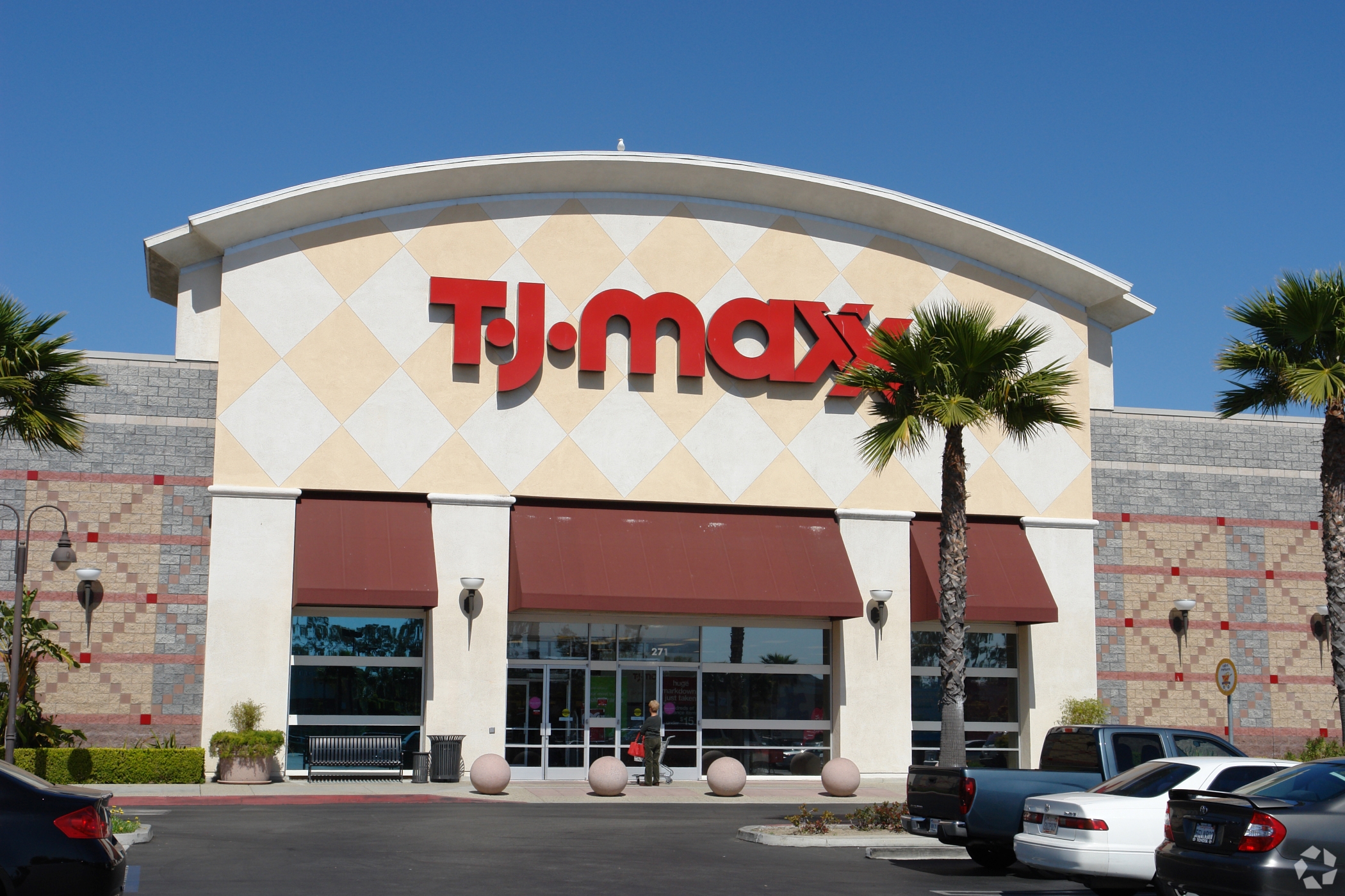 Primestor Development said it acquired Esplanade Shopping Center in Oxnard, California, for $90 million. (CoStar)
