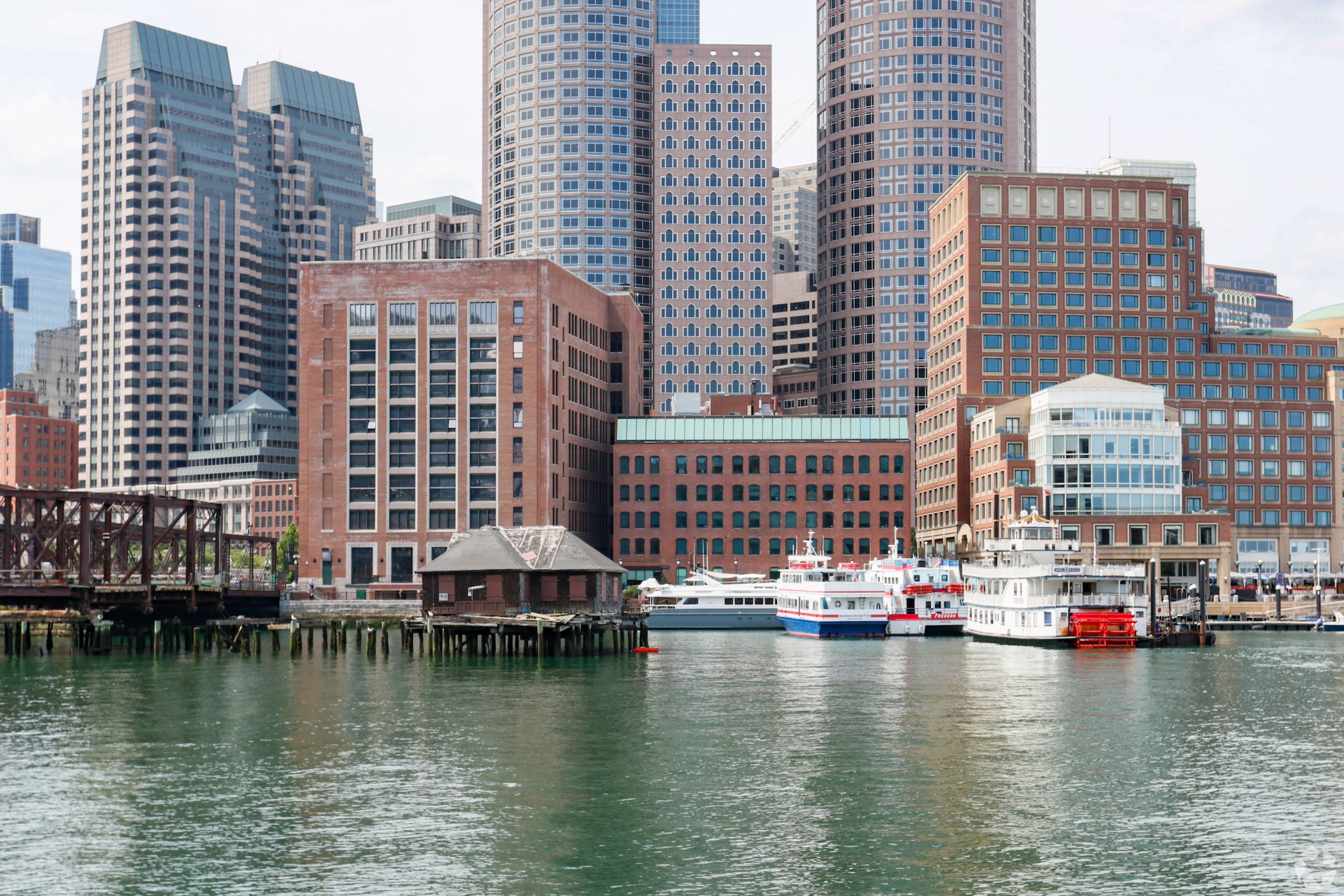 The office building at 400 Atlantic Ave. along the Boston Harbor has been sold to a luxury hotel investment firm. (Clark Underwood/CoStar)