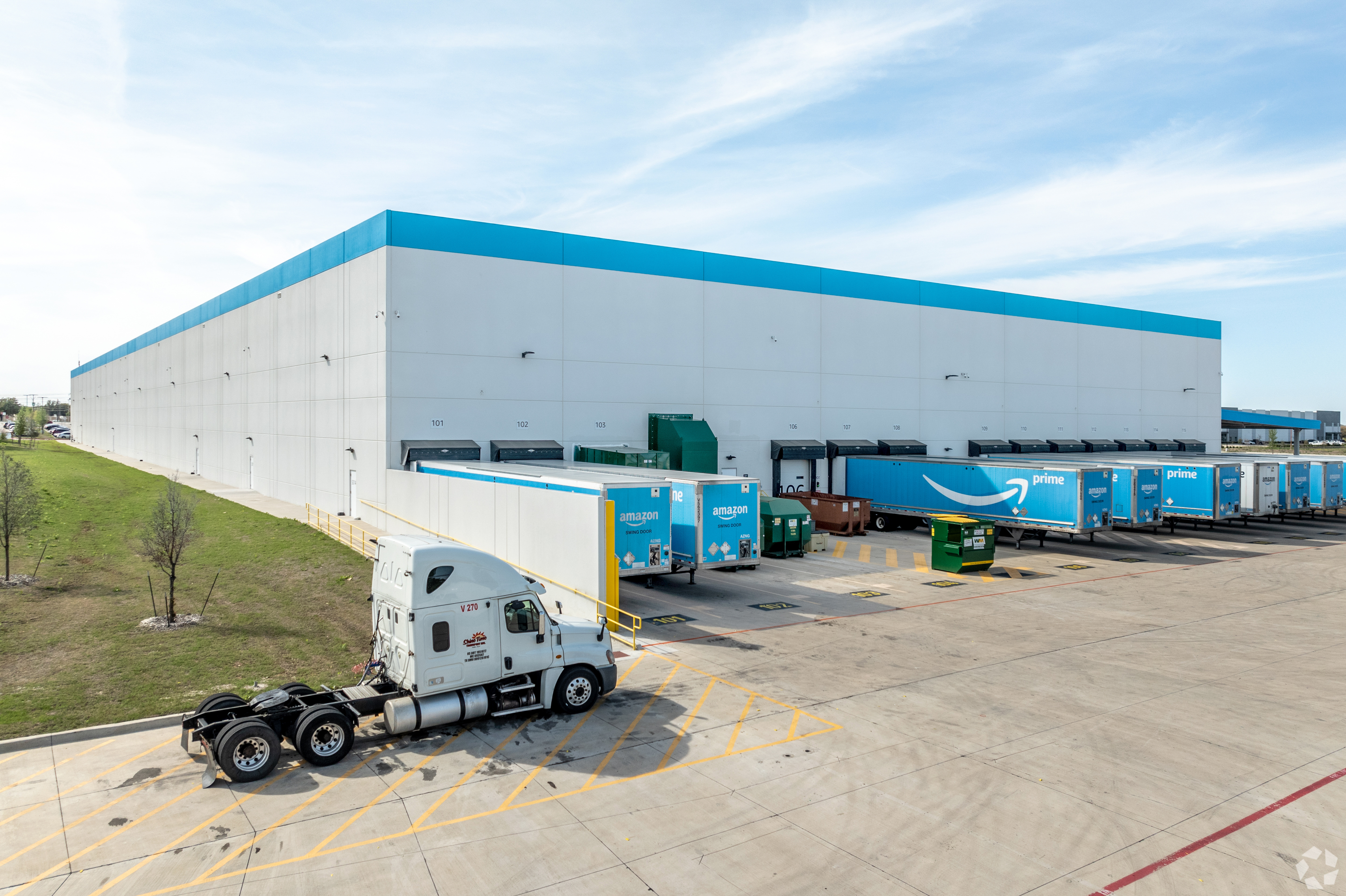 This 180,000-square-foot building that is operated by Amazon is expected to house the company's first Dallas-area pharmacy. (CoStar)