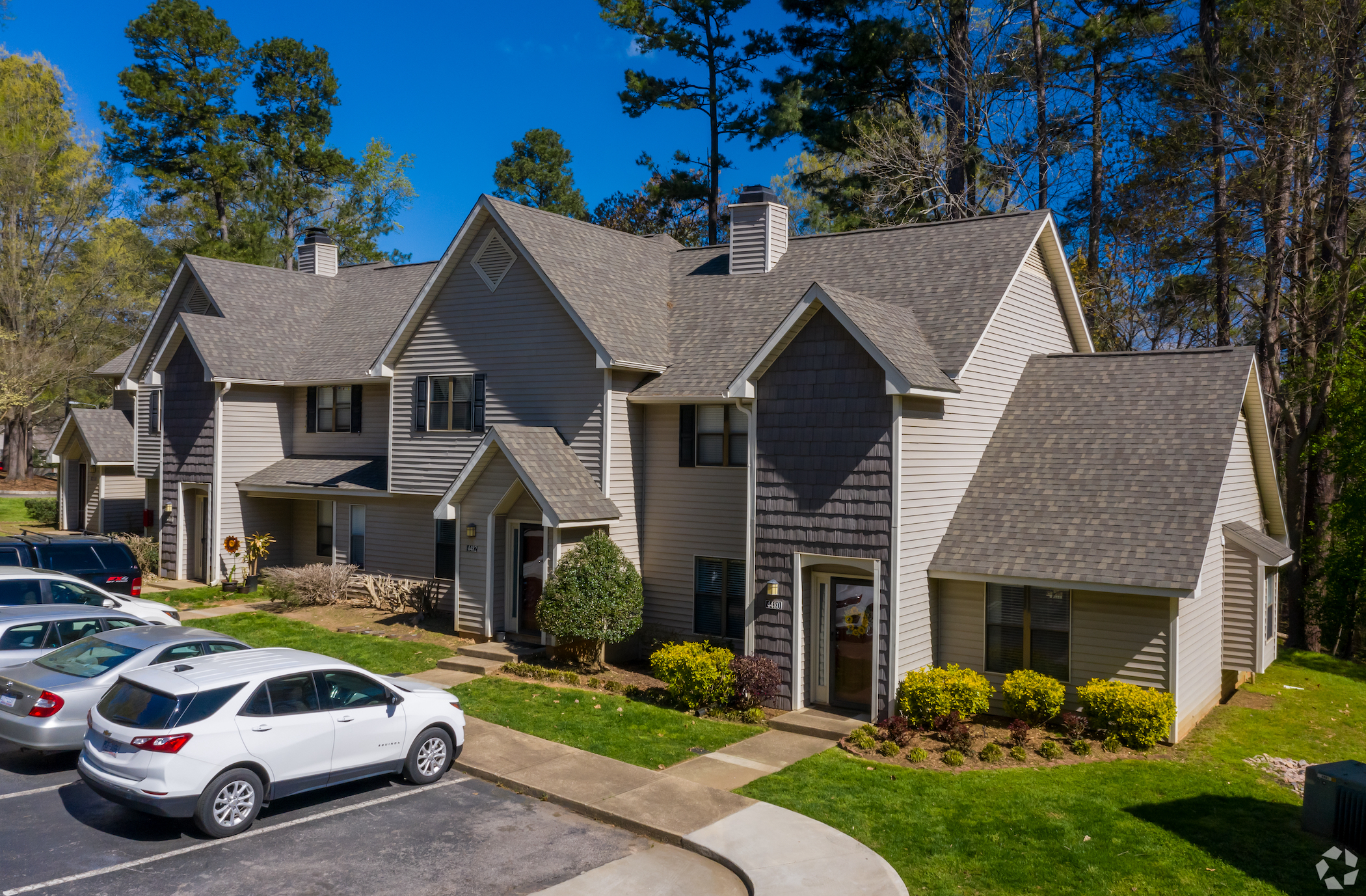 A Tennessee investor bought Edwards Mill Townhomes and Apartments in Raleigh, North Carolina. (CoStar)
