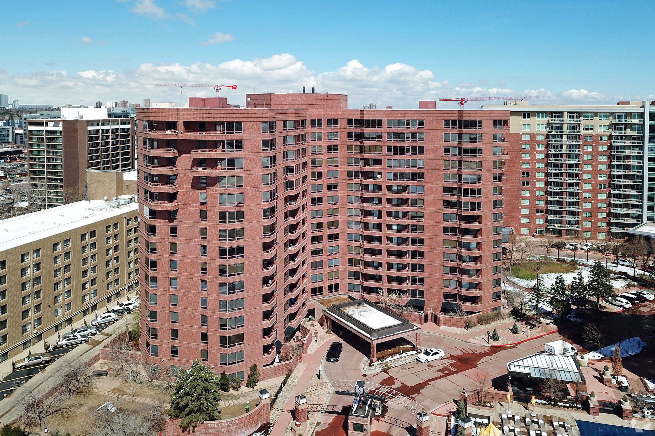 Denver-based Broe&nbsp;Real&nbsp;Estate&nbsp;Group&nbsp;acquired the Seasons of Cherry Creek apartment complex in one of the priciest multifamily deals in the city’s history. (CoStar) 