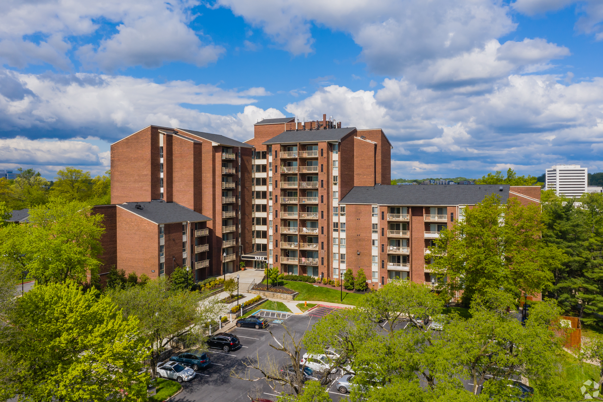 Columbia Pointe in Columbia, Maryland, sold to a Lebanese apartment investor. (CoStar)